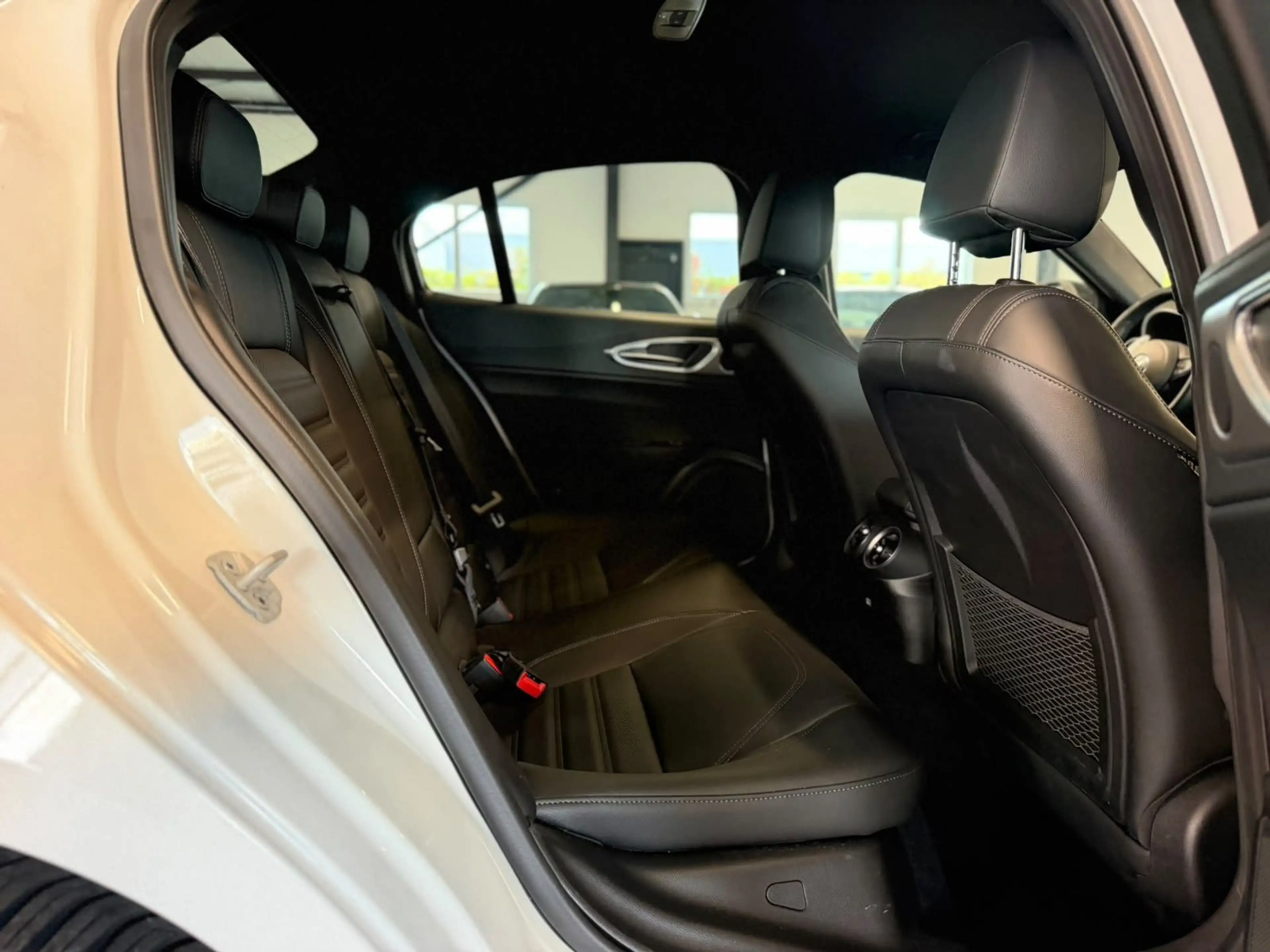 Alfa Romeo Giulia Veloce Q4 MATRIX+ACC+KAM+LEDER+SHZ+TOT.W+ — photo 15