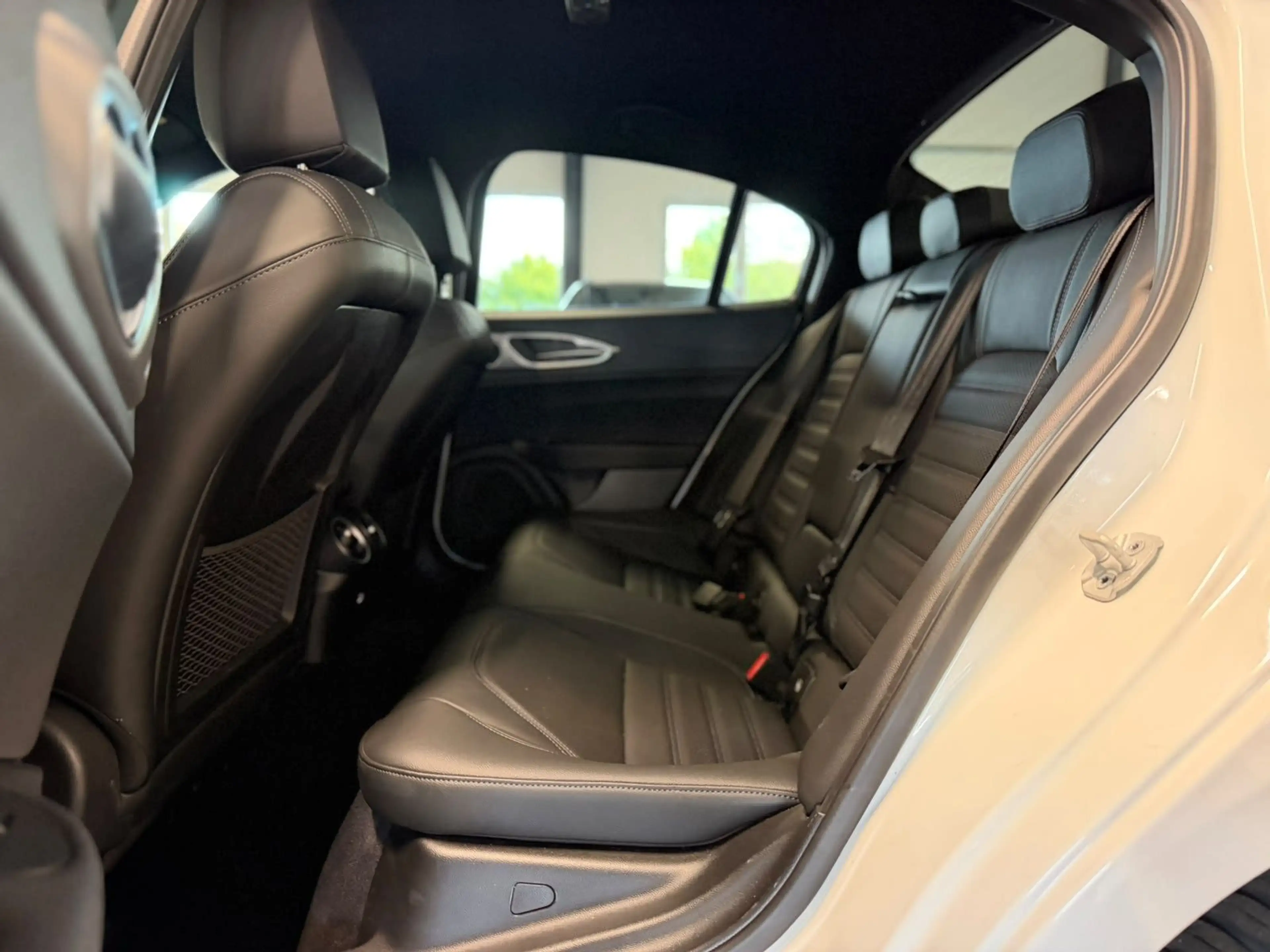 Alfa Romeo Giulia Veloce Q4 MATRIX+ACC+KAM+LEDER+SHZ+TOT.W+ — photo 13