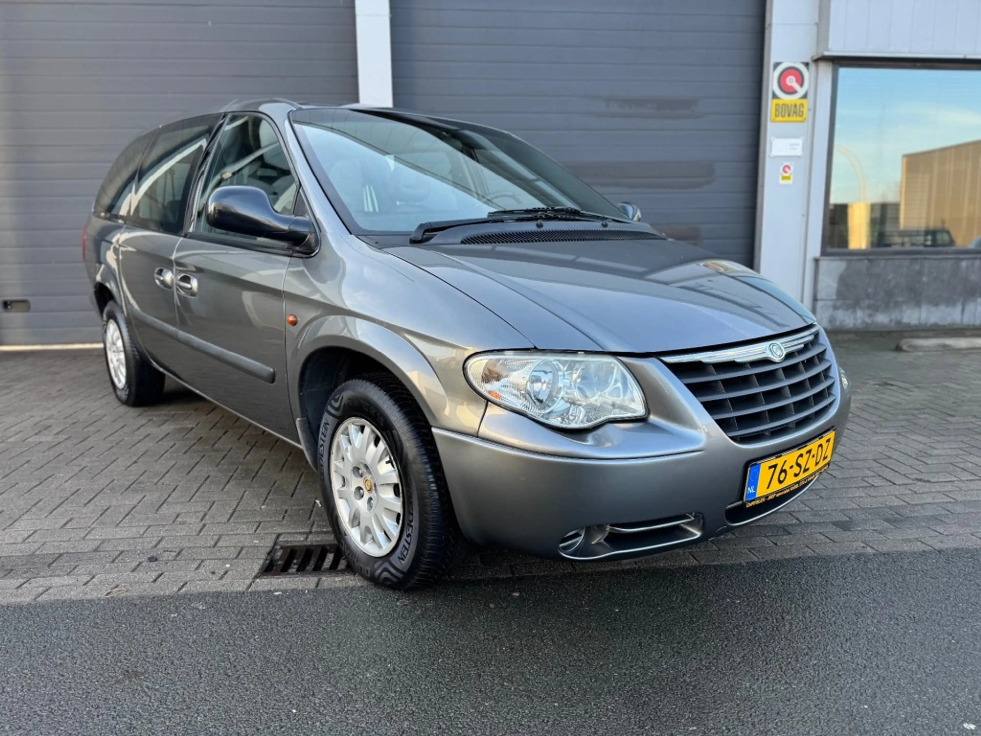 Chrysler Grand Voyager 3.3i SE LUXE — photo 2