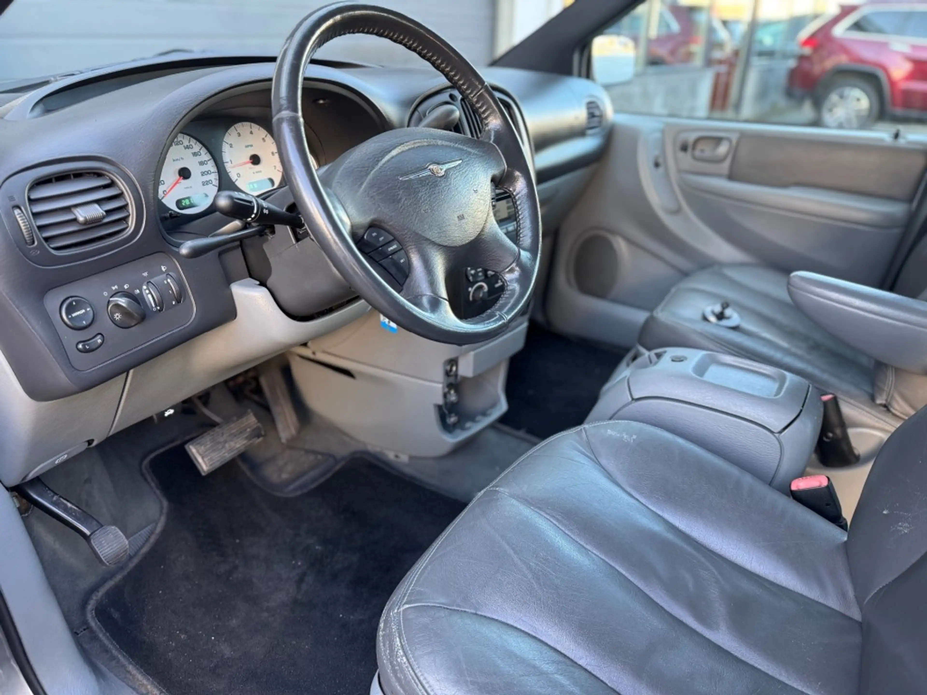 Chrysler Grand Voyager 3.3i SE LUXE — photo 12
