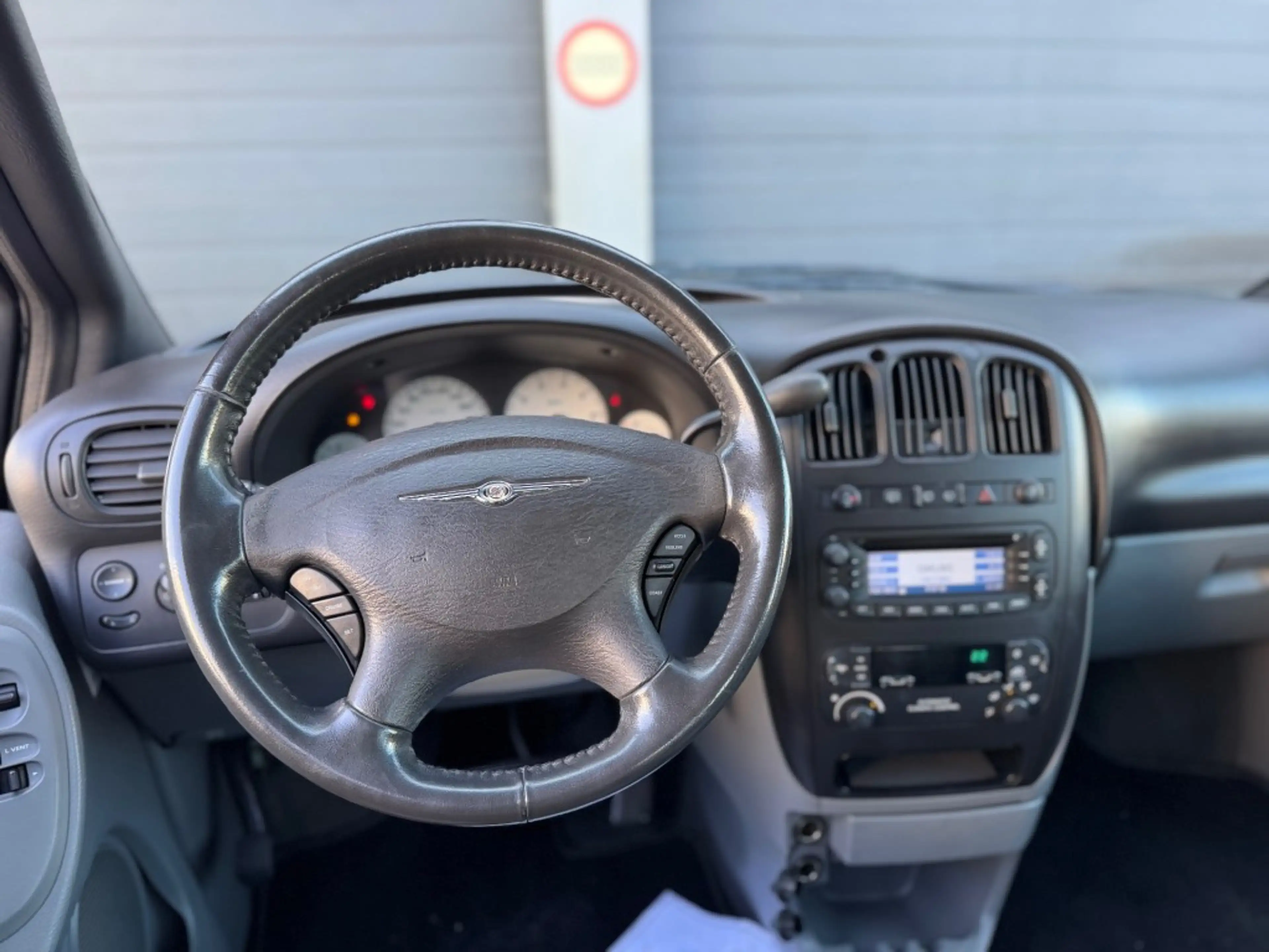 Chrysler Grand Voyager 3.3i SE LUXE — photo 11