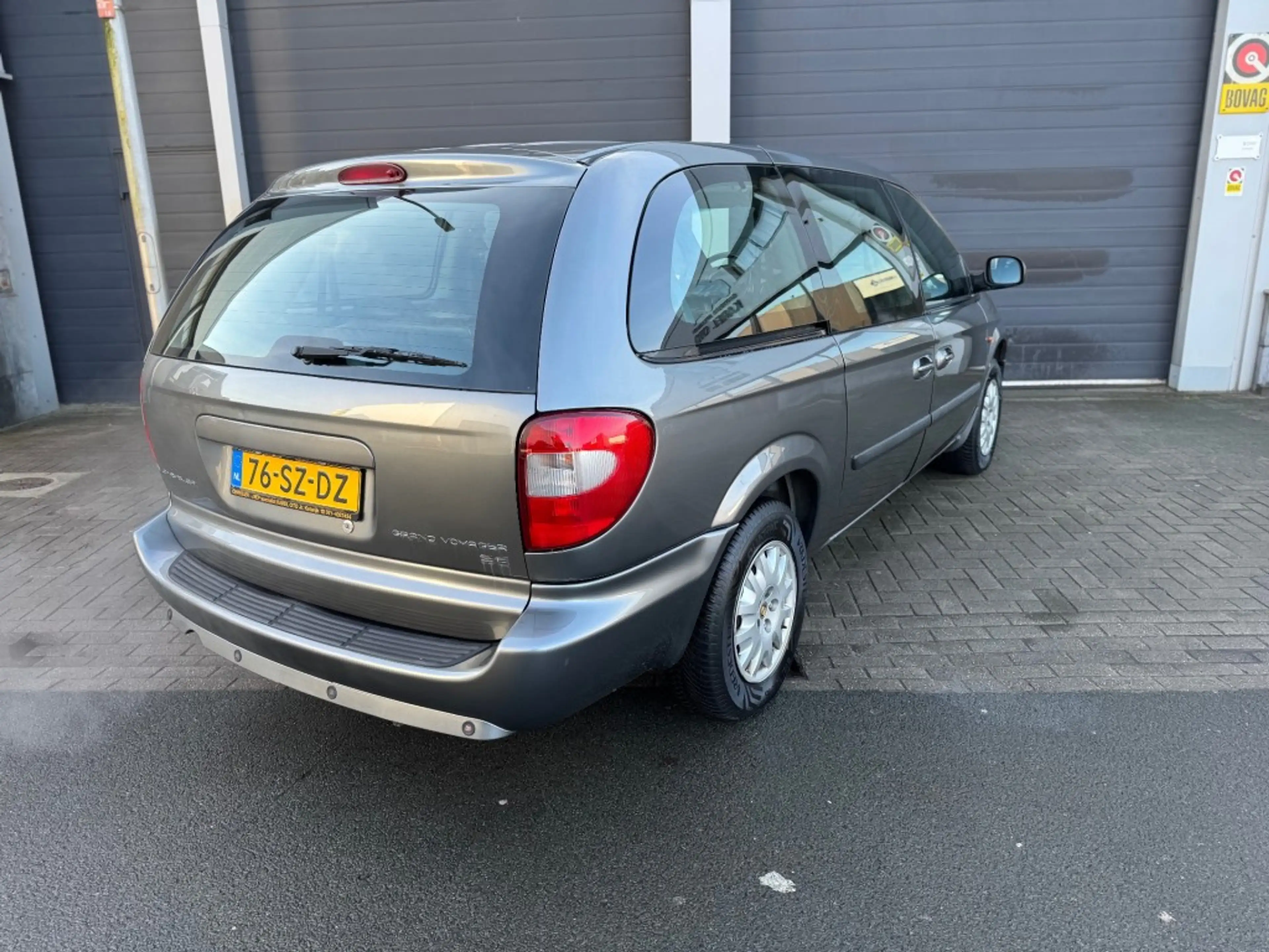 Chrysler Grand Voyager 3.3i SE LUXE — photo 4