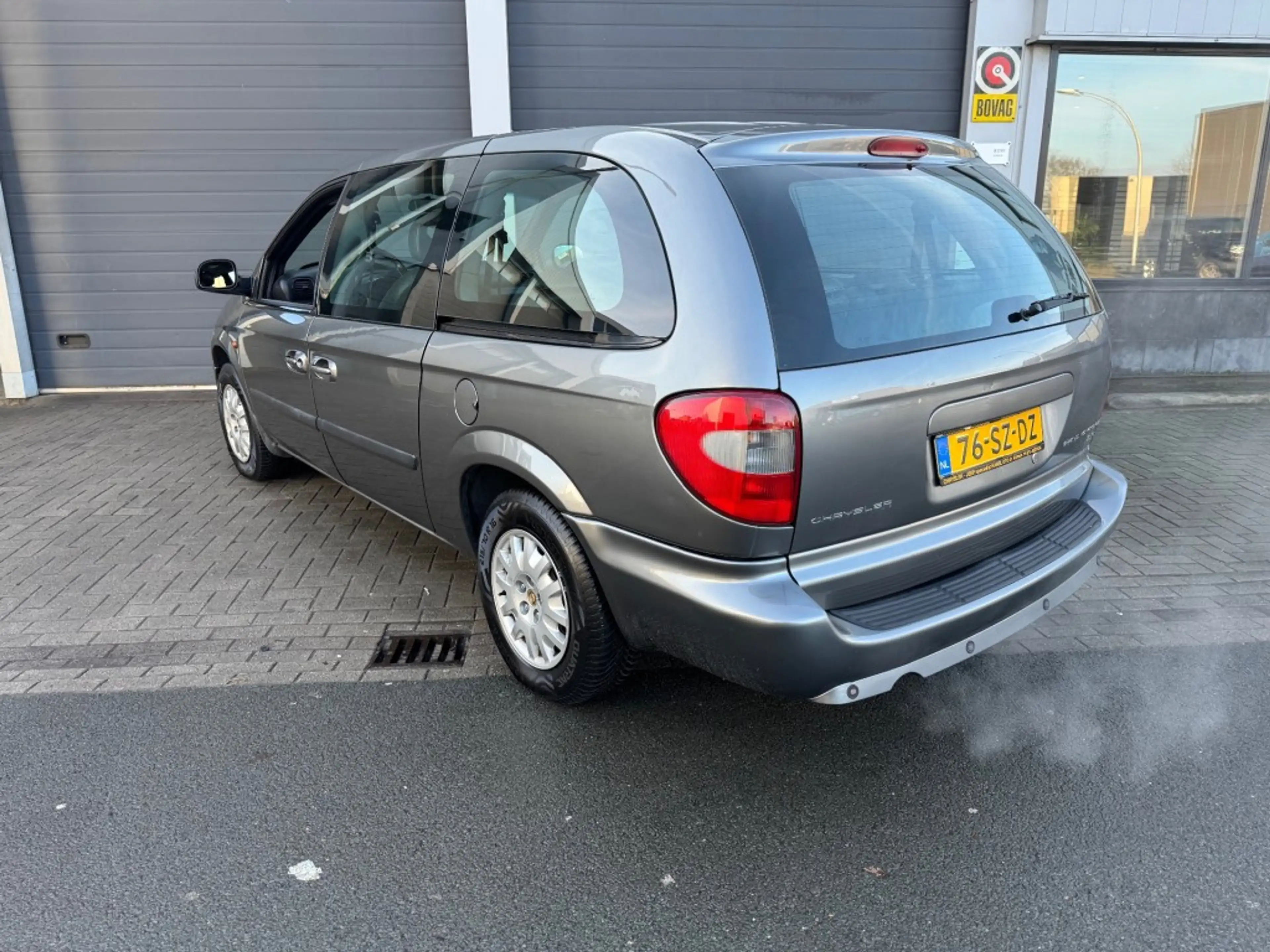 Chrysler Grand Voyager 3.3i SE LUXE — photo 3