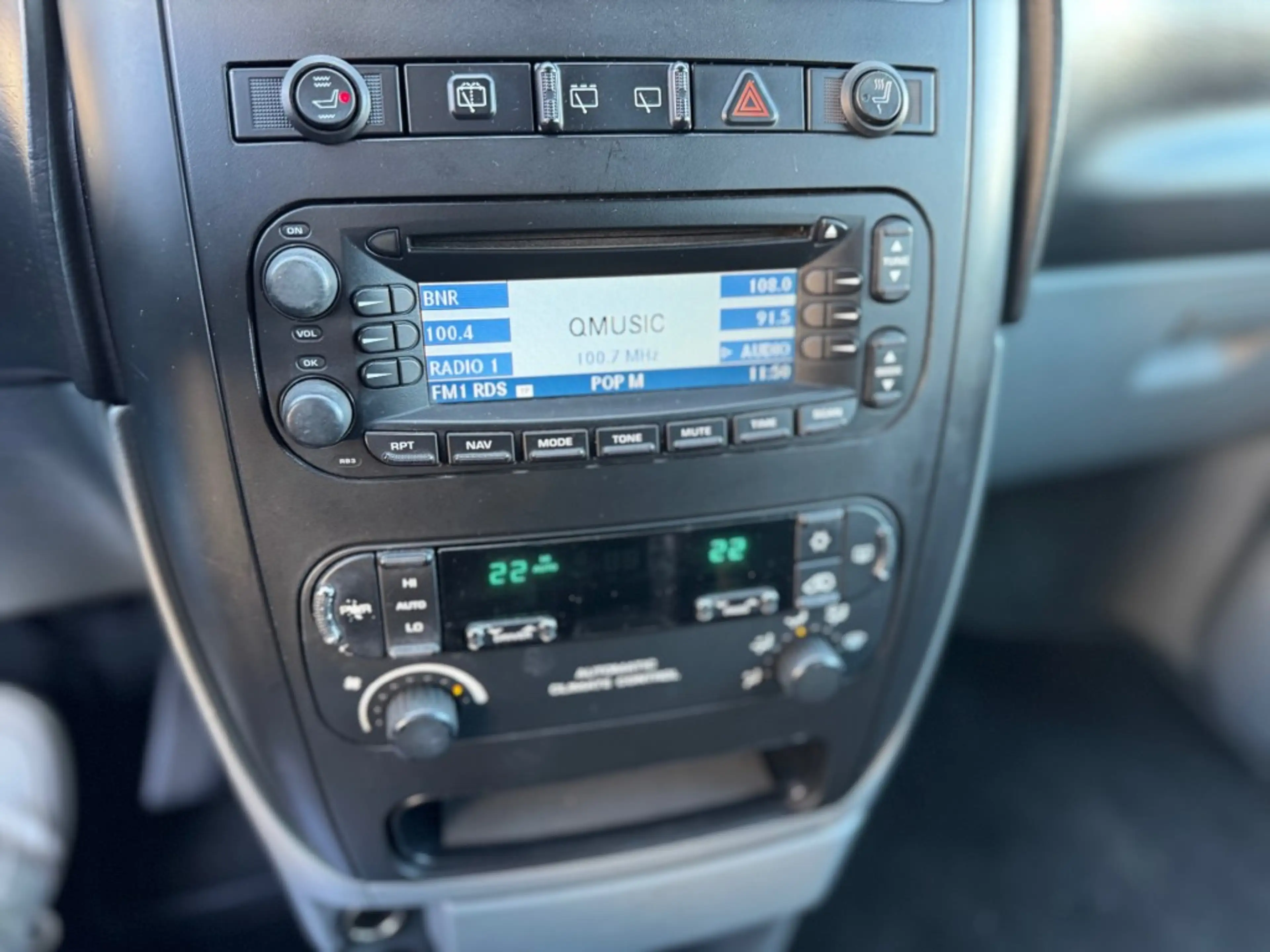 Chrysler Grand Voyager 3.3i SE LUXE — photo 13