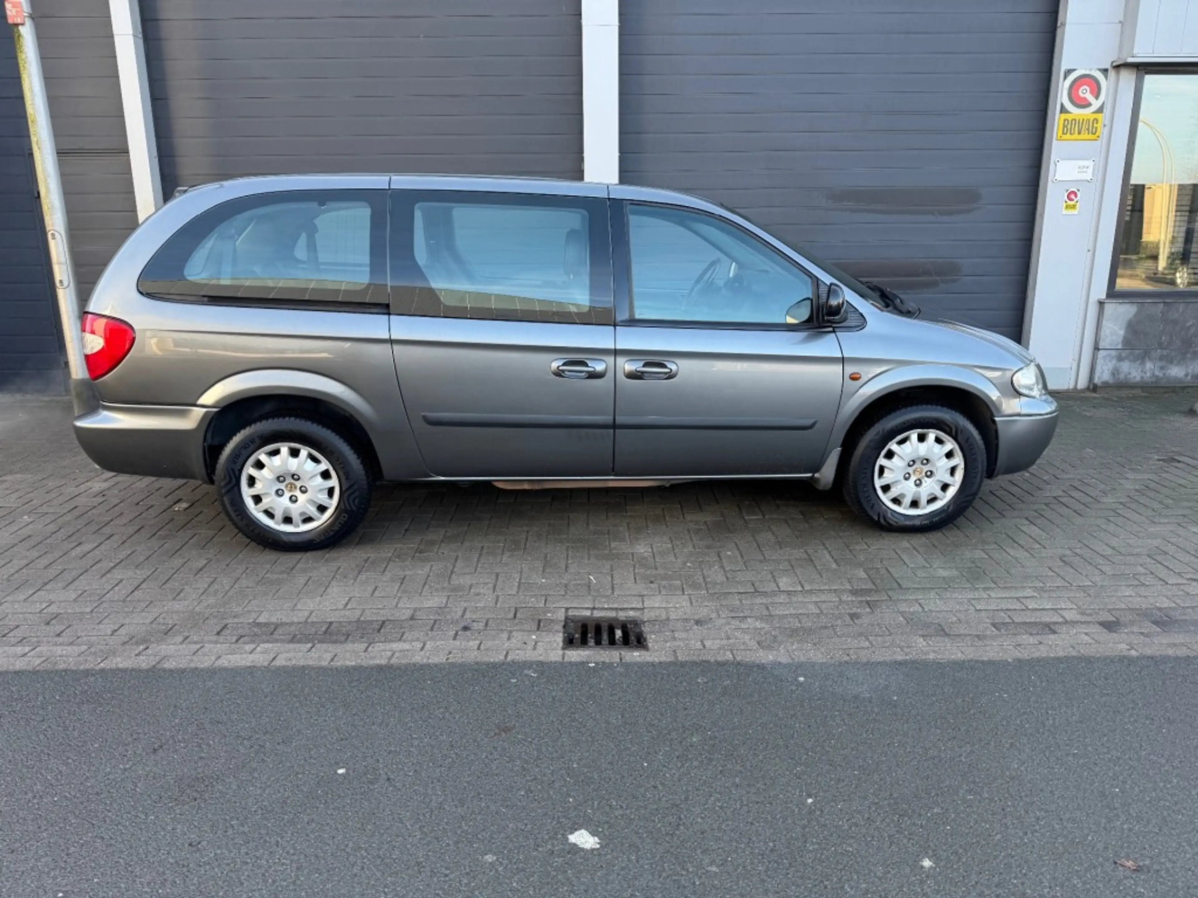 Chrysler Grand Voyager 3.3i SE LUXE — photo 5