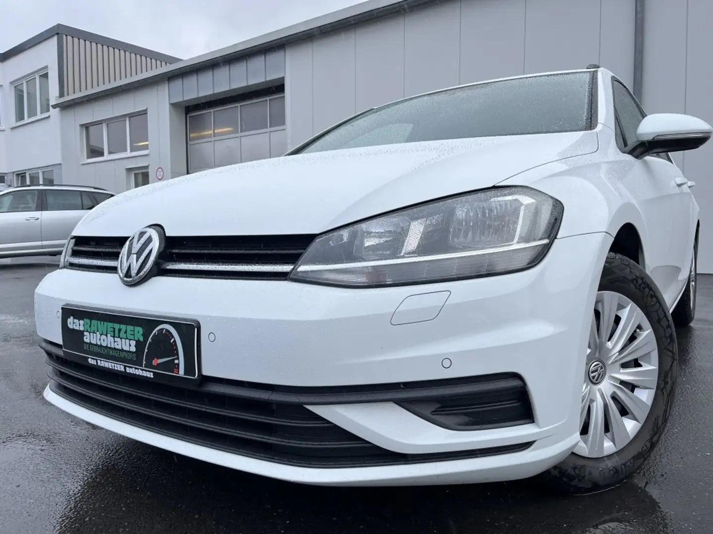Volkswagen Golf Variant 1.6 TDI 100€ m. 20% Anzahlung AHK PDC SH Weiß - 1