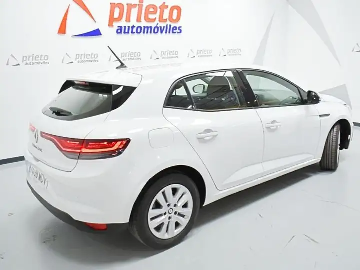 Renault Mégane 2023, foto 34