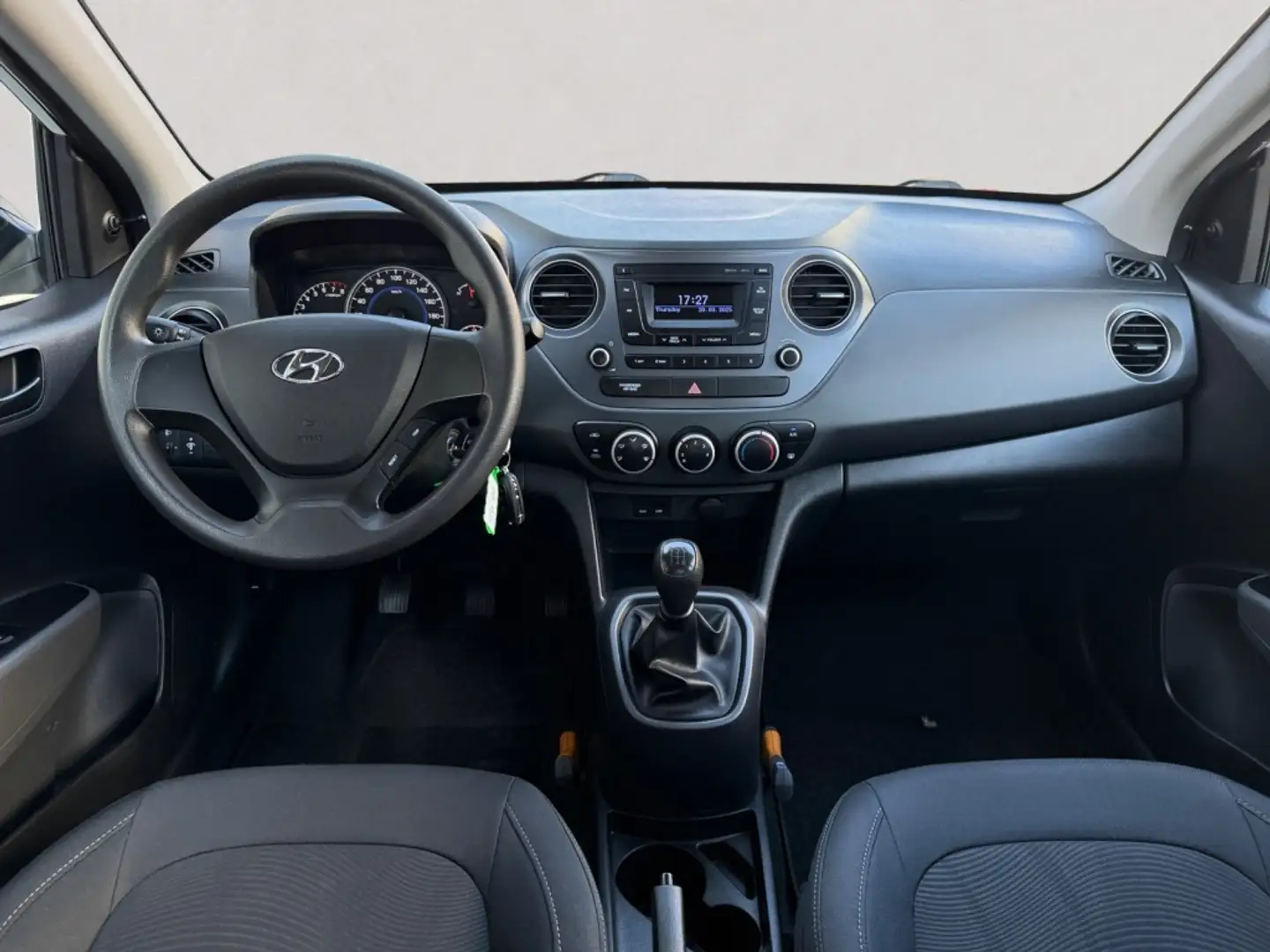 Hyundai i10 1.0i i-Motion Bílá - 2