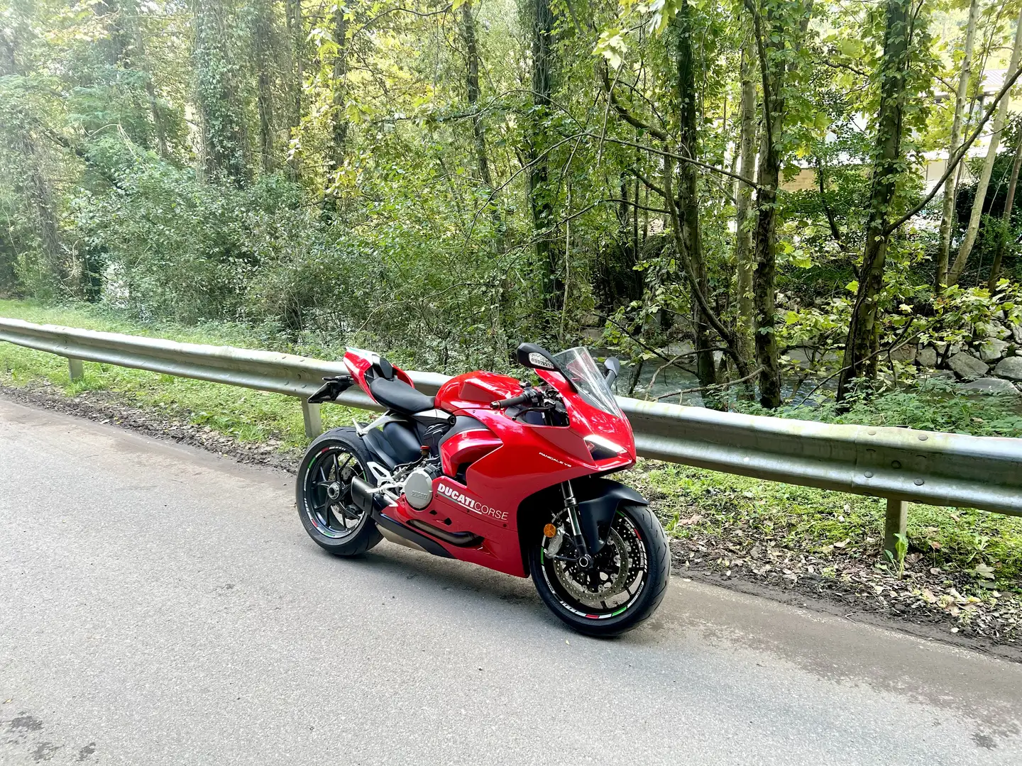 Ducati Panigale V2 S Rosso - 1