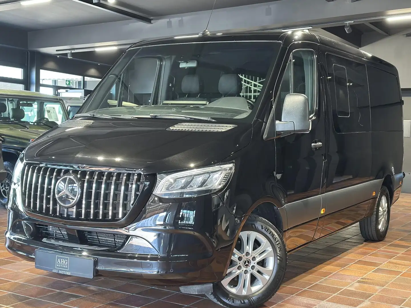 Mercedes-Benz Sprinter TOURER 319 V6 9-SITZE E-TÜR AHK-3,5T LED MBUX 10,2 Schwarz - 1