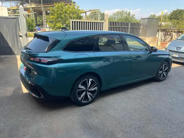 Peugeot 308 view 5