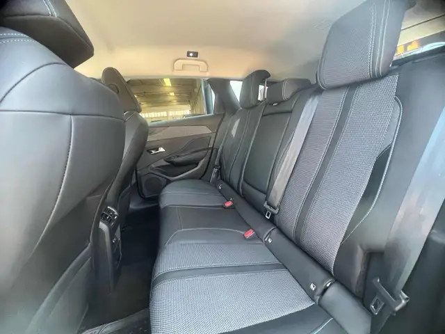 Peugeot 308 view 13