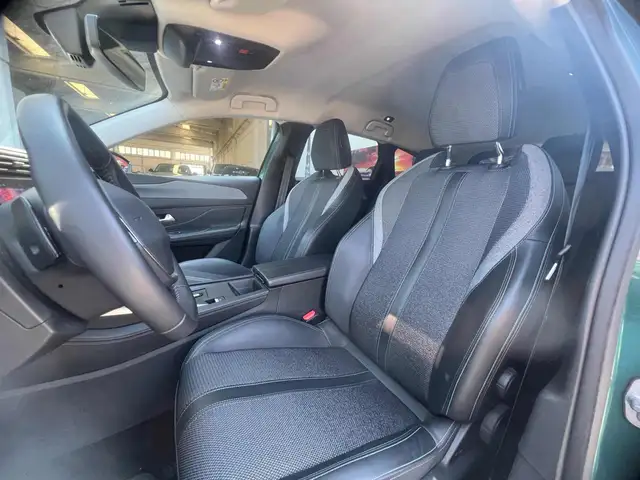 Peugeot 308 view 9