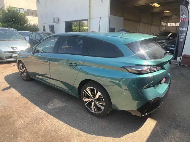 Peugeot 308 view 7