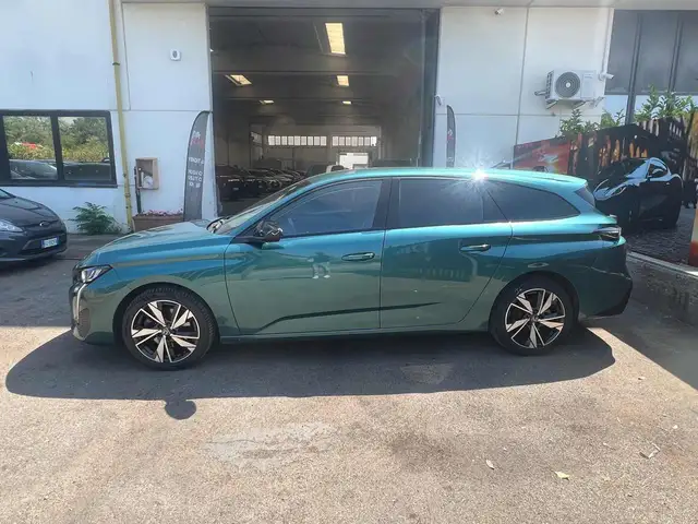 Peugeot 308 view 8