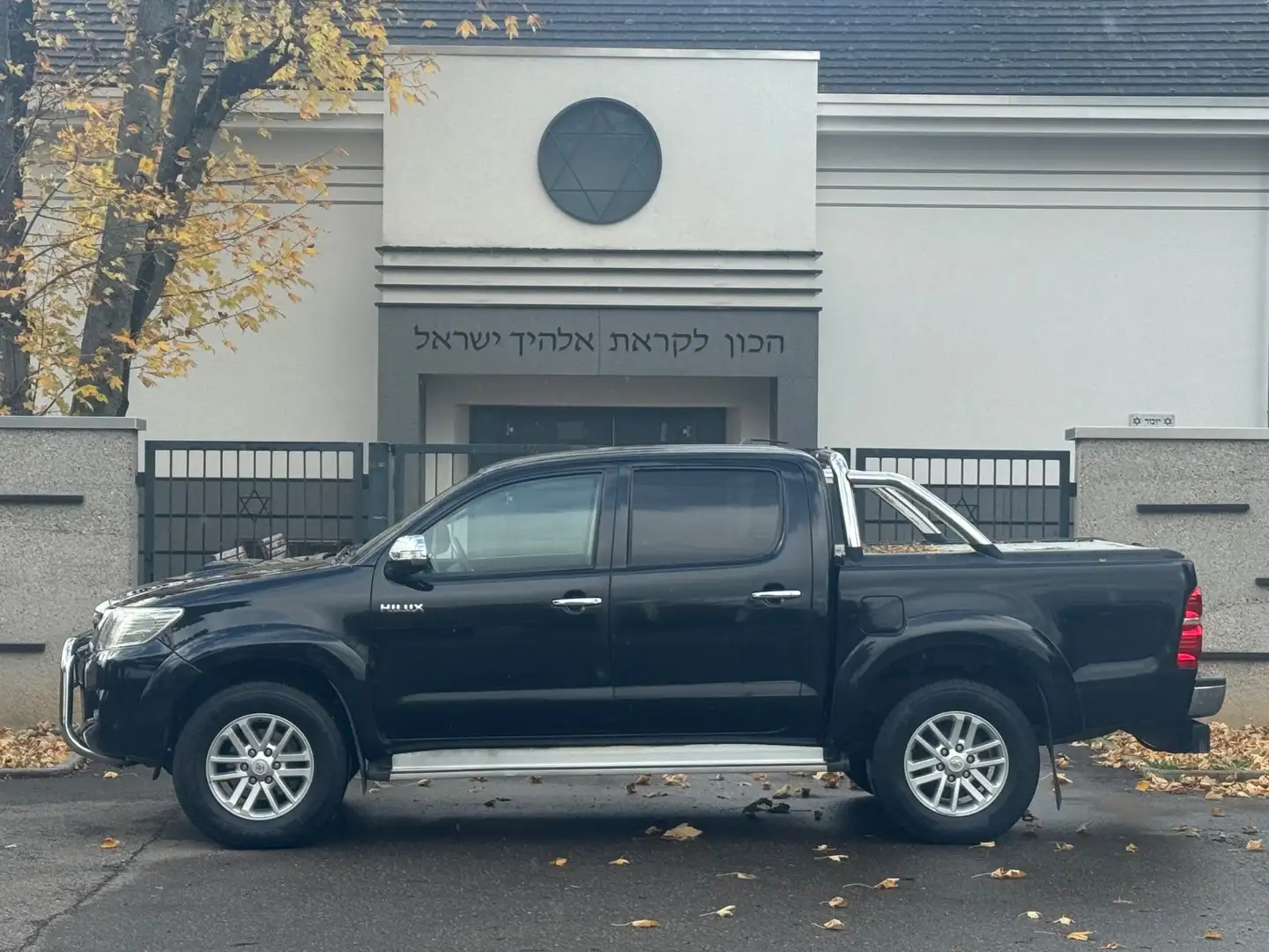 Toyota Hilux 3.0 Double Cab Comfort 4x4 Schwarz - 2