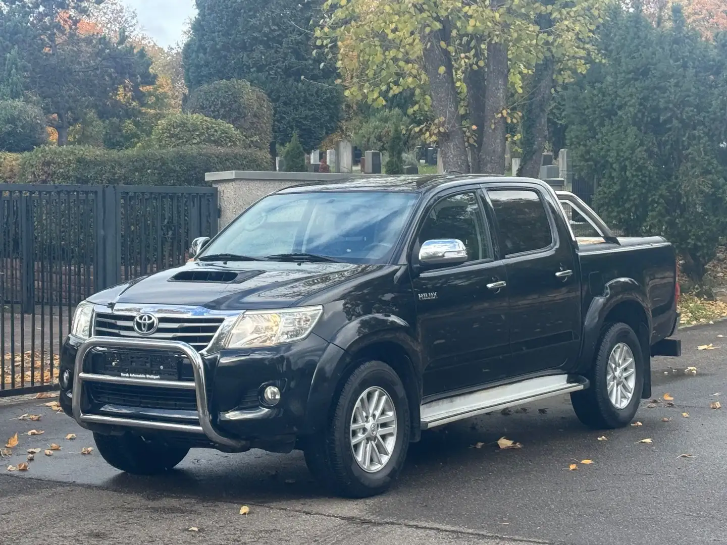 Toyota Hilux 3.0 Double Cab Comfort 4x4 Schwarz - 1