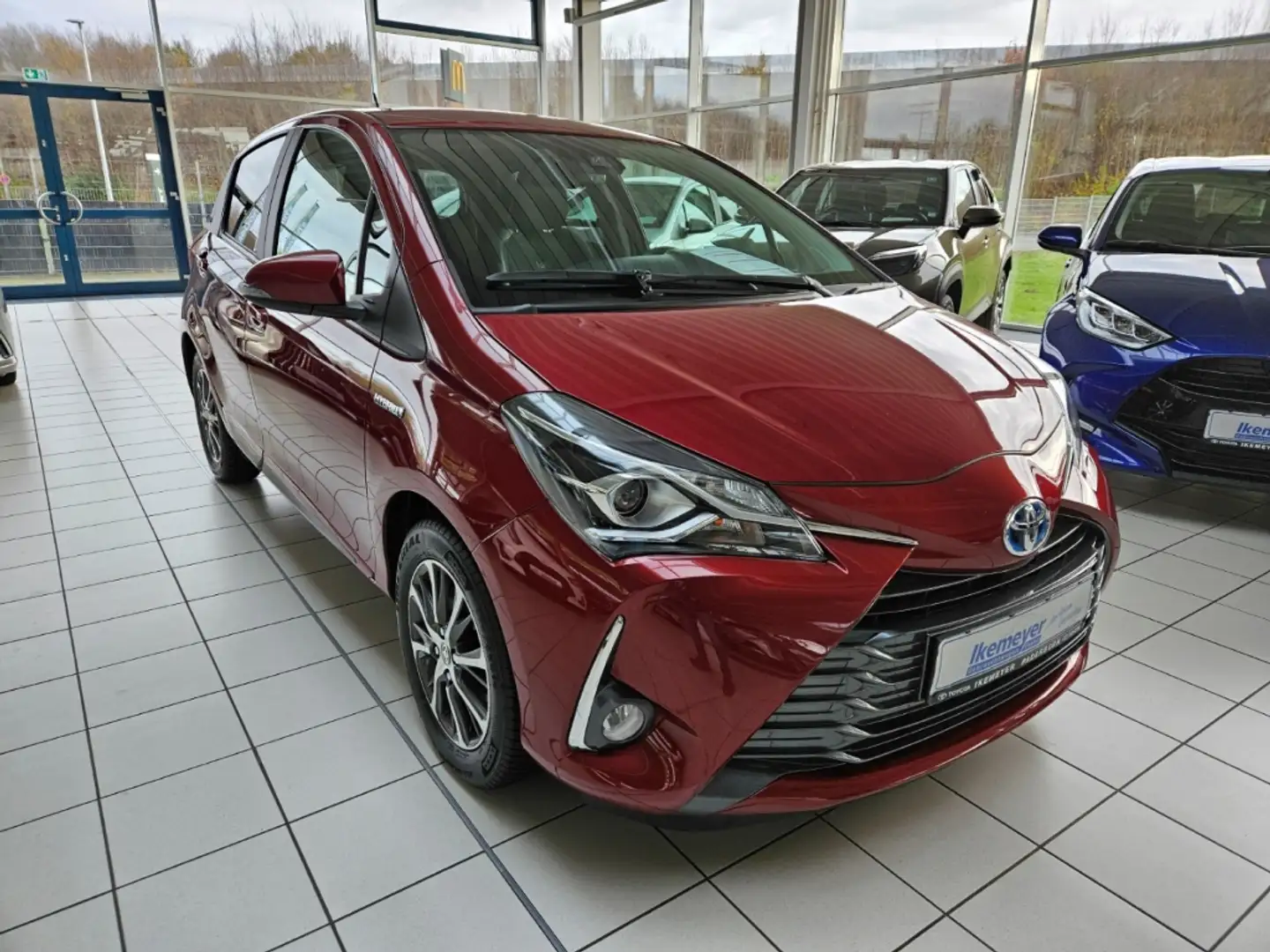 Toyota Yaris Hybrid Y20 Club Plus Paket Tempomat Smart-Key Klim Rot - 2