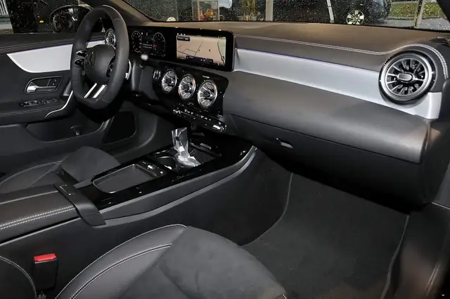 Mercedes-Benz Cla view 8