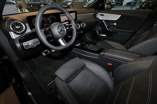 Mercedes-Benz Cla view 9