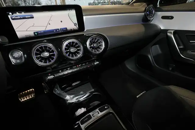 Mercedes-Benz Cla view 10