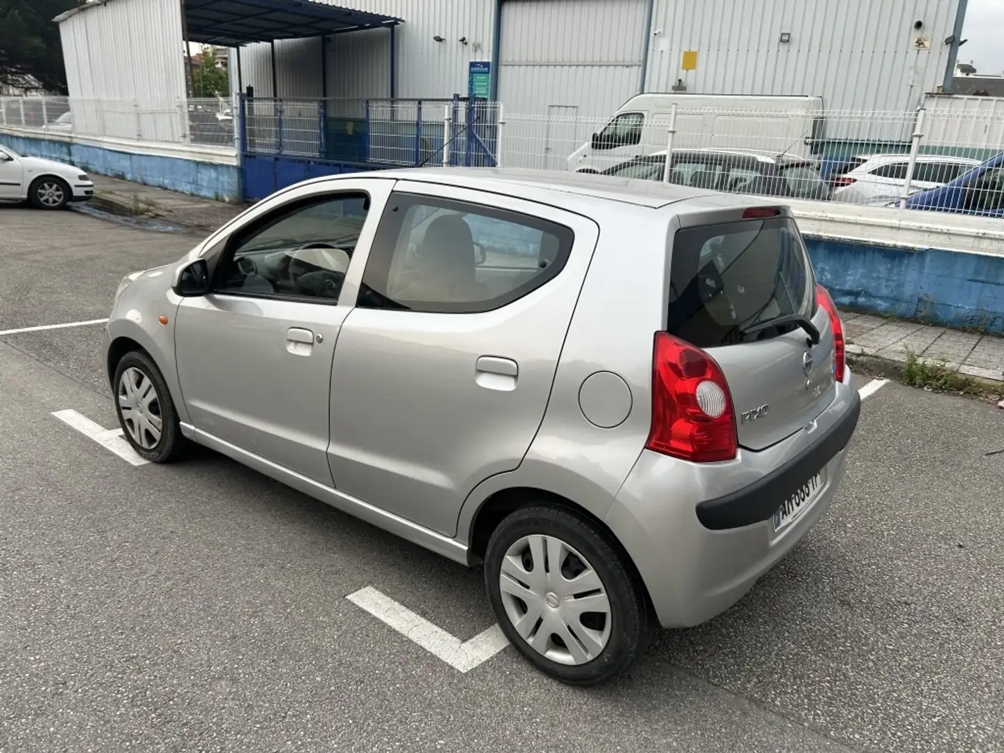Nissan Pixo 1.0 Visia Gris - 2