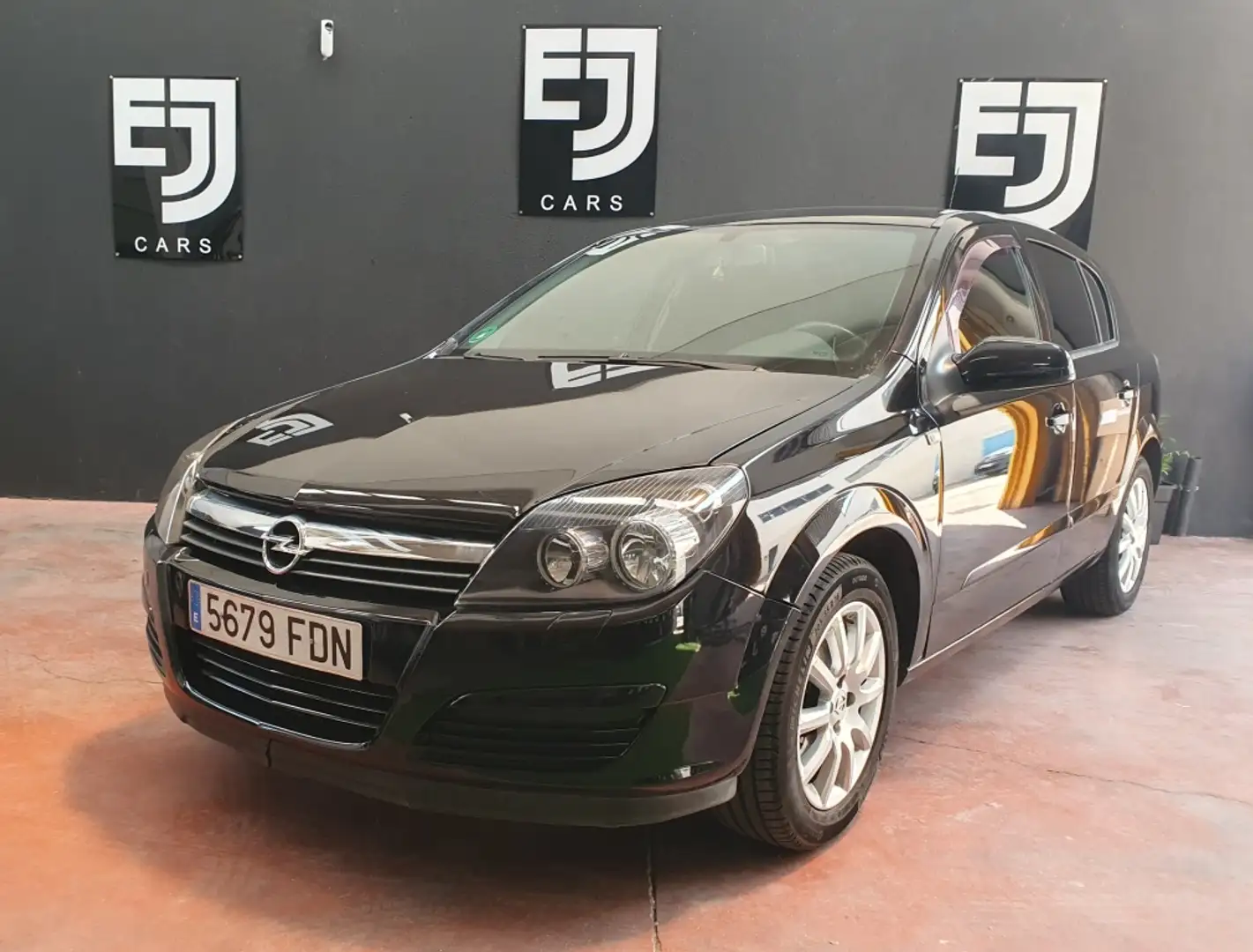 Opel Astra 1.6 16v Enjoy Zwart - 1