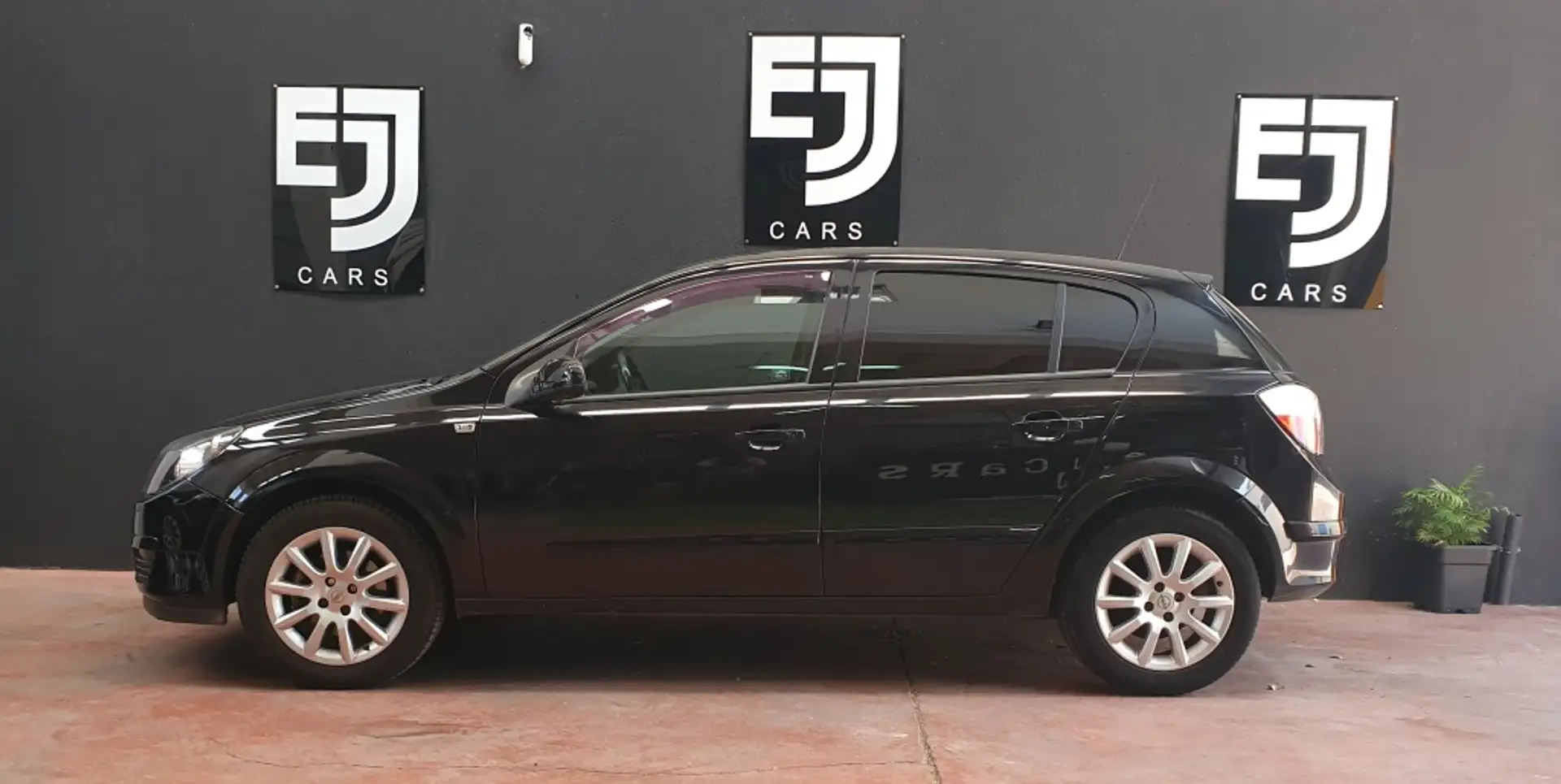 Opel Astra 1.6 16v Enjoy Zwart - 2
