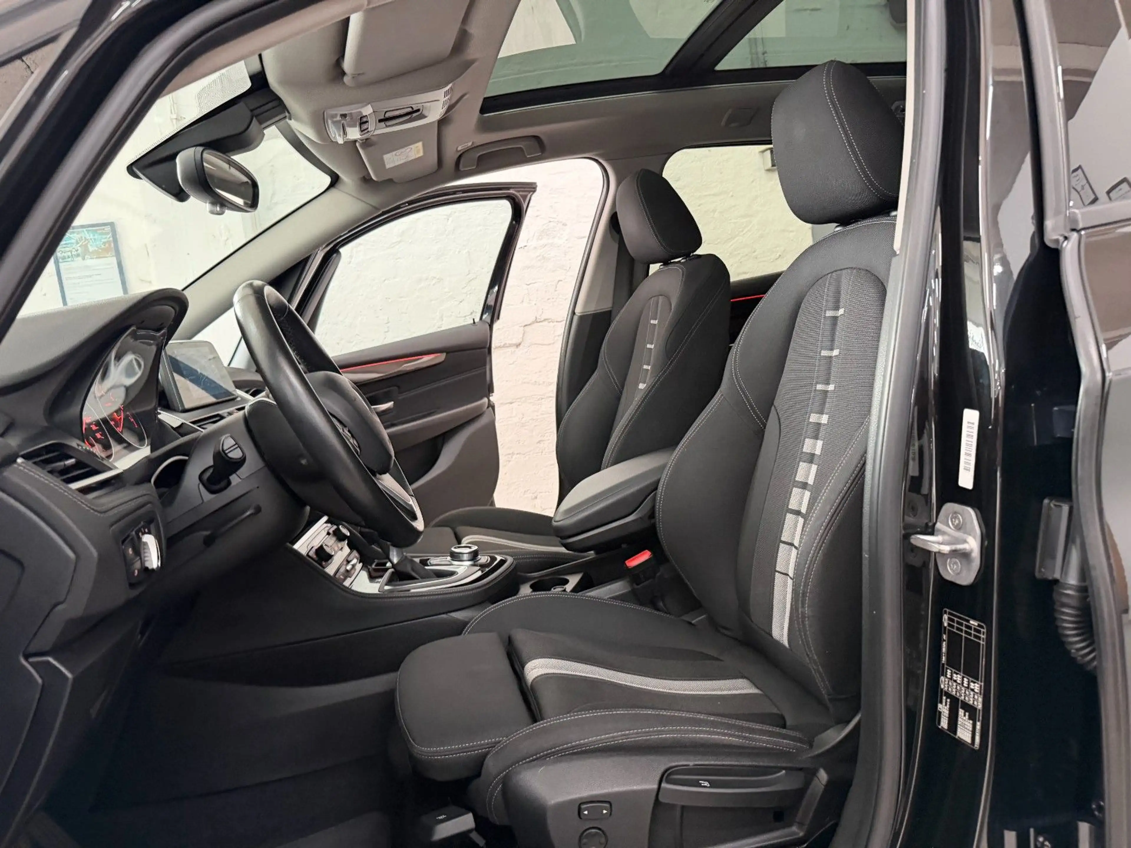 BMW 220 220i Sport Line Navi Panorama Keyless-Go LED AHK — photo 11