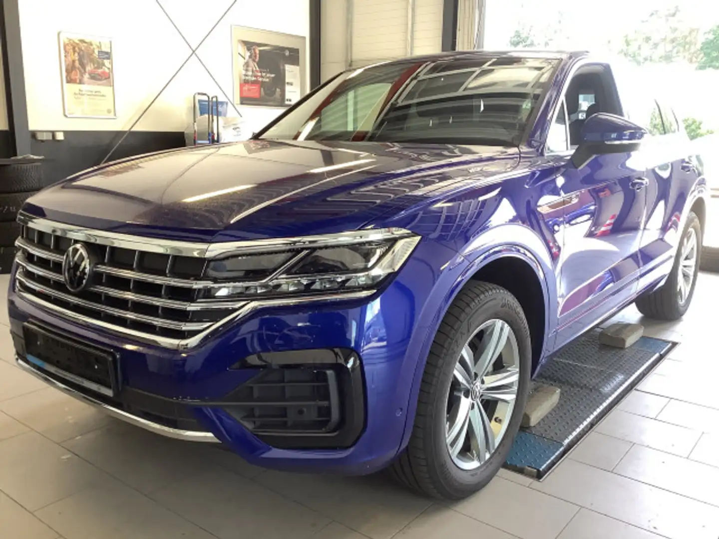 Volkswagen Touareg 3.0 TDI R-Line IQ.Light ACC Navi Massage Bleu - 2