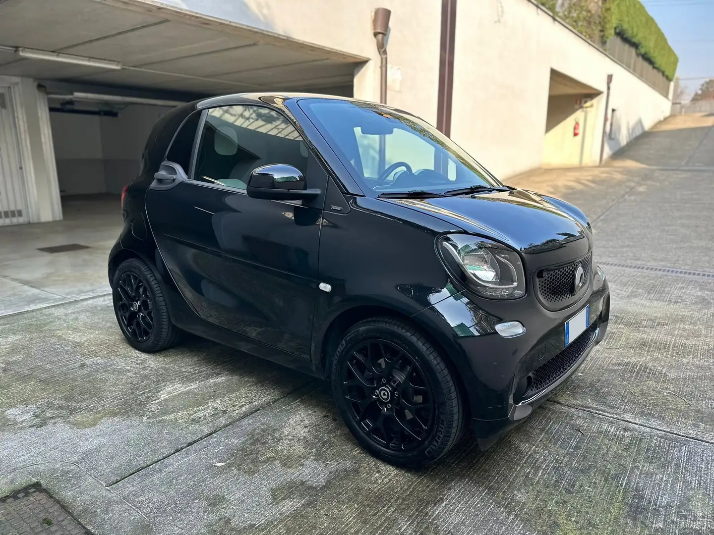 smart forTwo Fortwo III 2015 1.0 Passion 71cv twinamic crna - 2