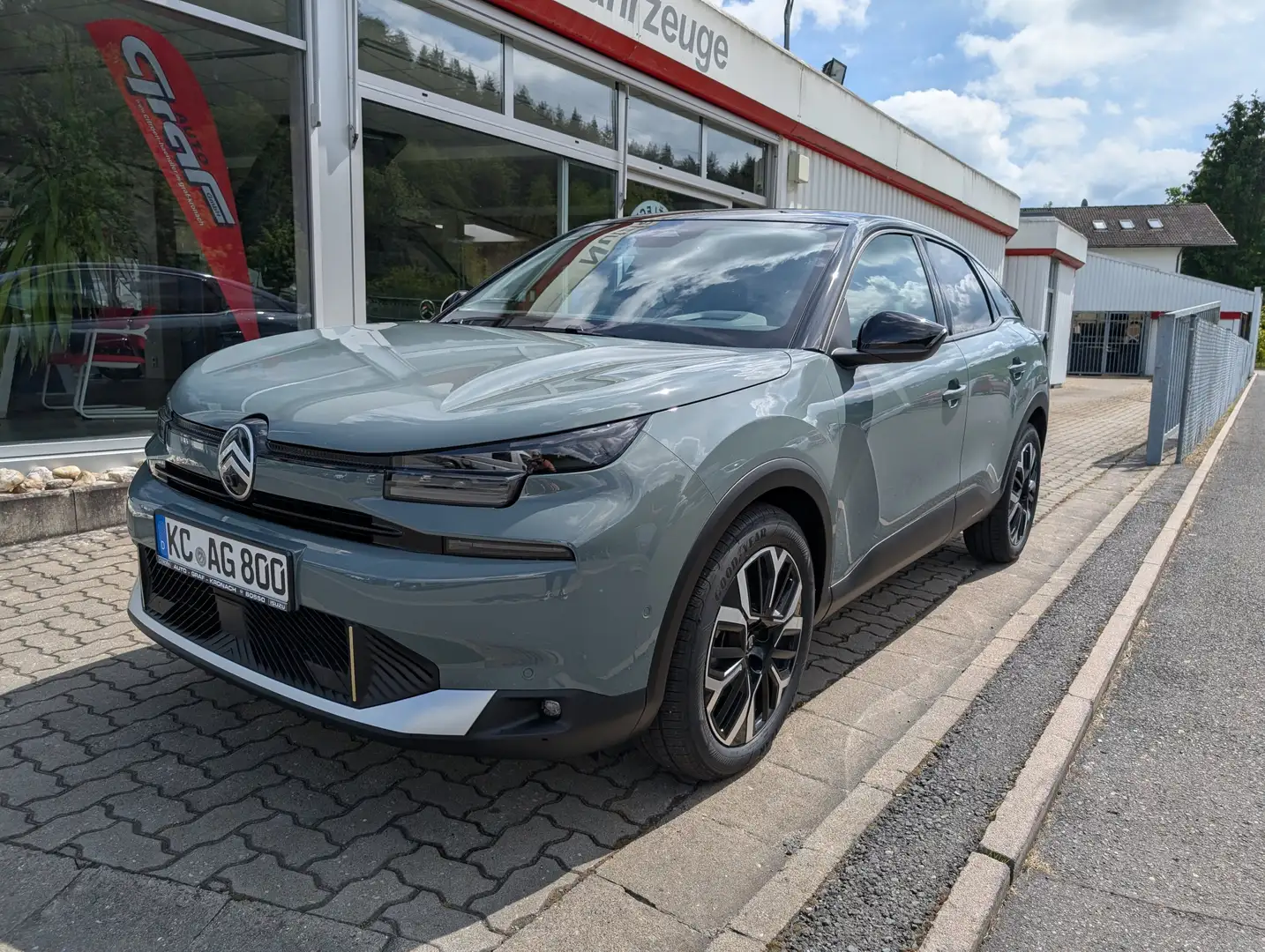 Citroen C4 PureTech 130 EAT8 MAX Groen - 1