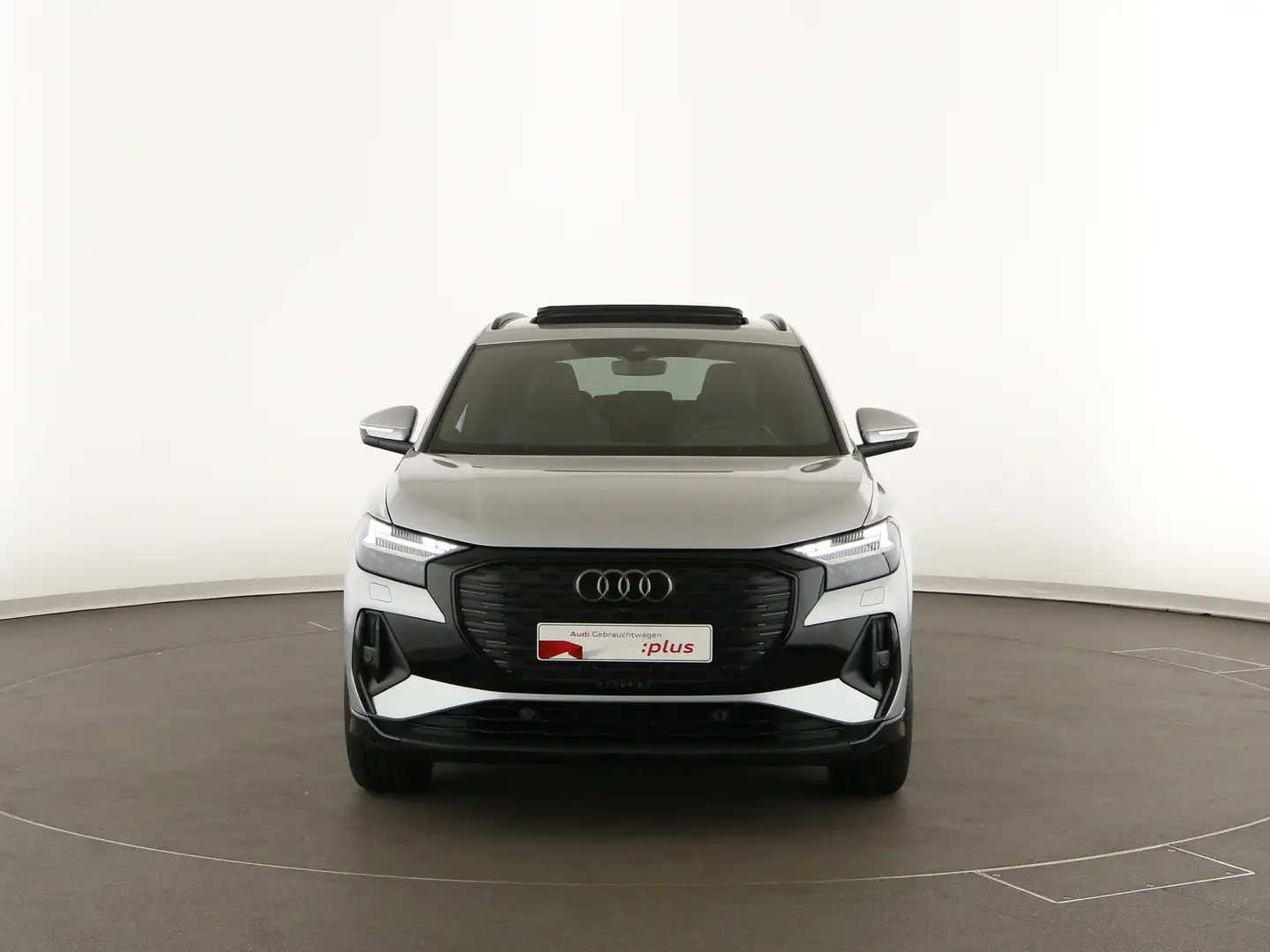Audi Q4 e-tron 55 S line MATRIX+SONOS+Pano+AHK+ACC Silber - 2