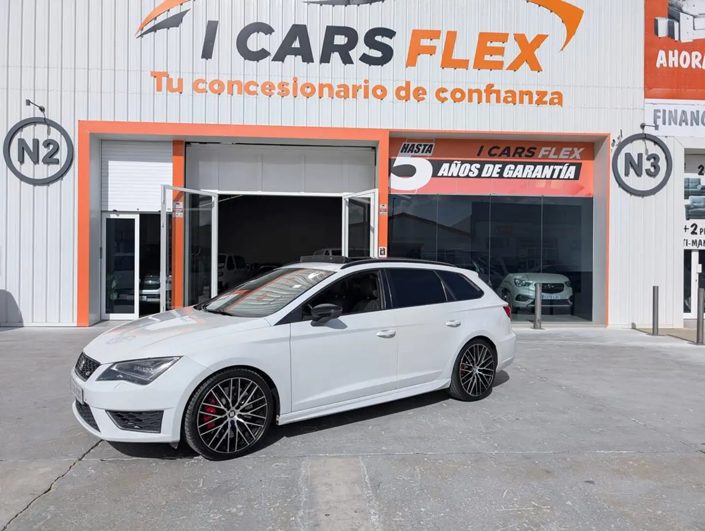 SEAT Leon ST 2.0 TSI 300cv DSG-6 St&Sp CUPRA Blanco - 1