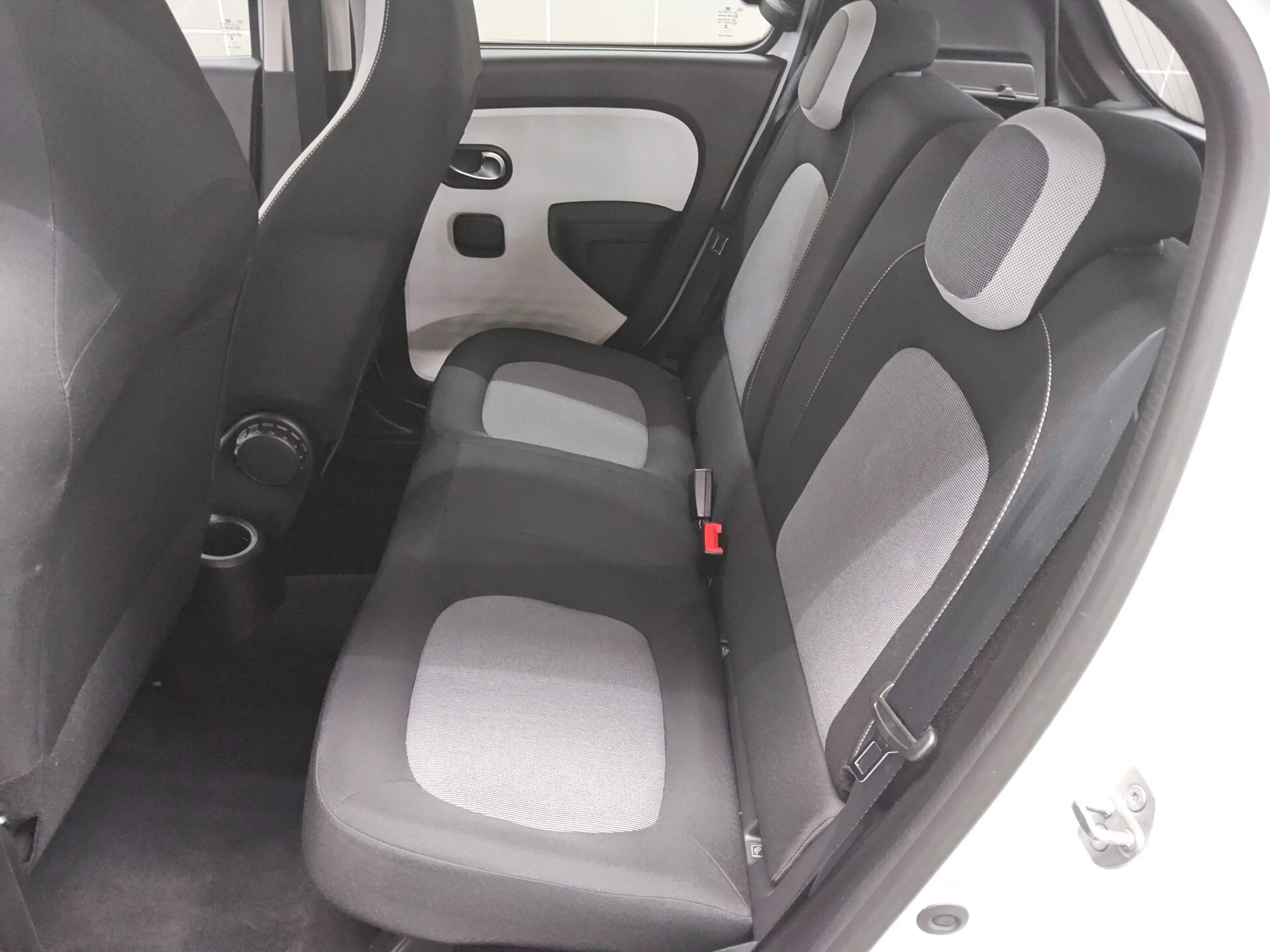 Renault Twingo TWINGO T-LEDER KLIMA RADIO BT USB DAB — photo 12