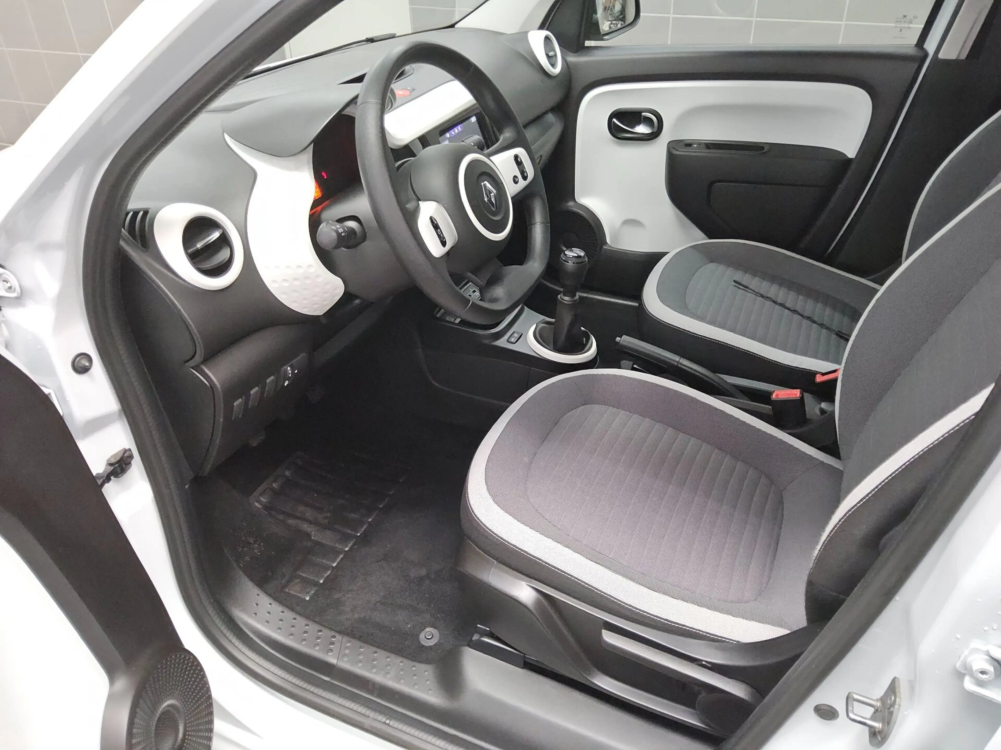 Renault Twingo TWINGO T-LEDER KLIMA RADIO BT USB DAB — photo 8