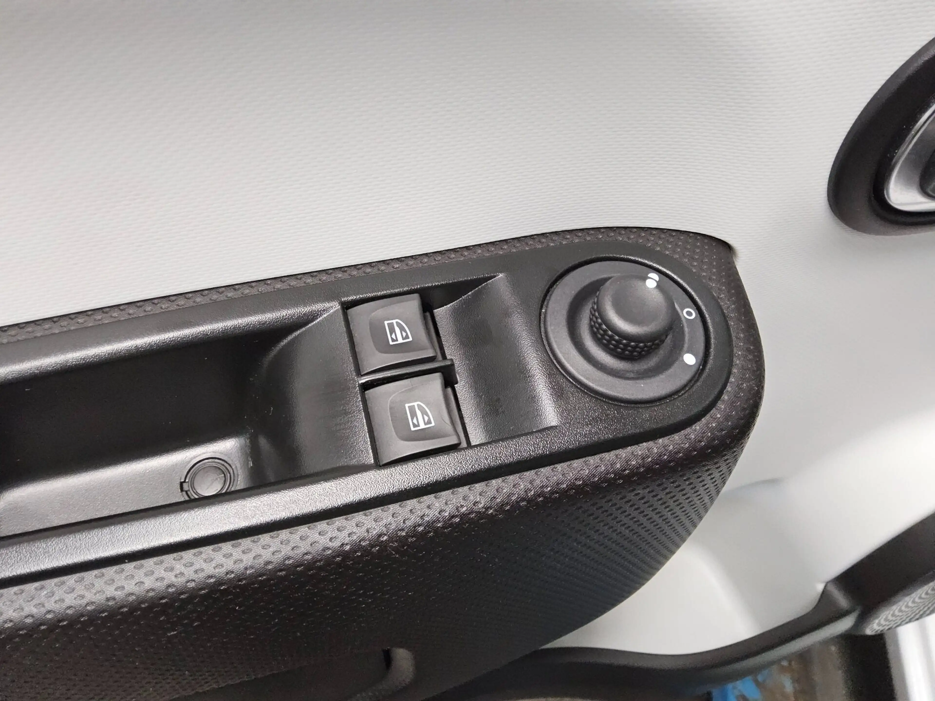 Renault Twingo TWINGO T-LEDER KLIMA RADIO BT USB DAB — photo 9