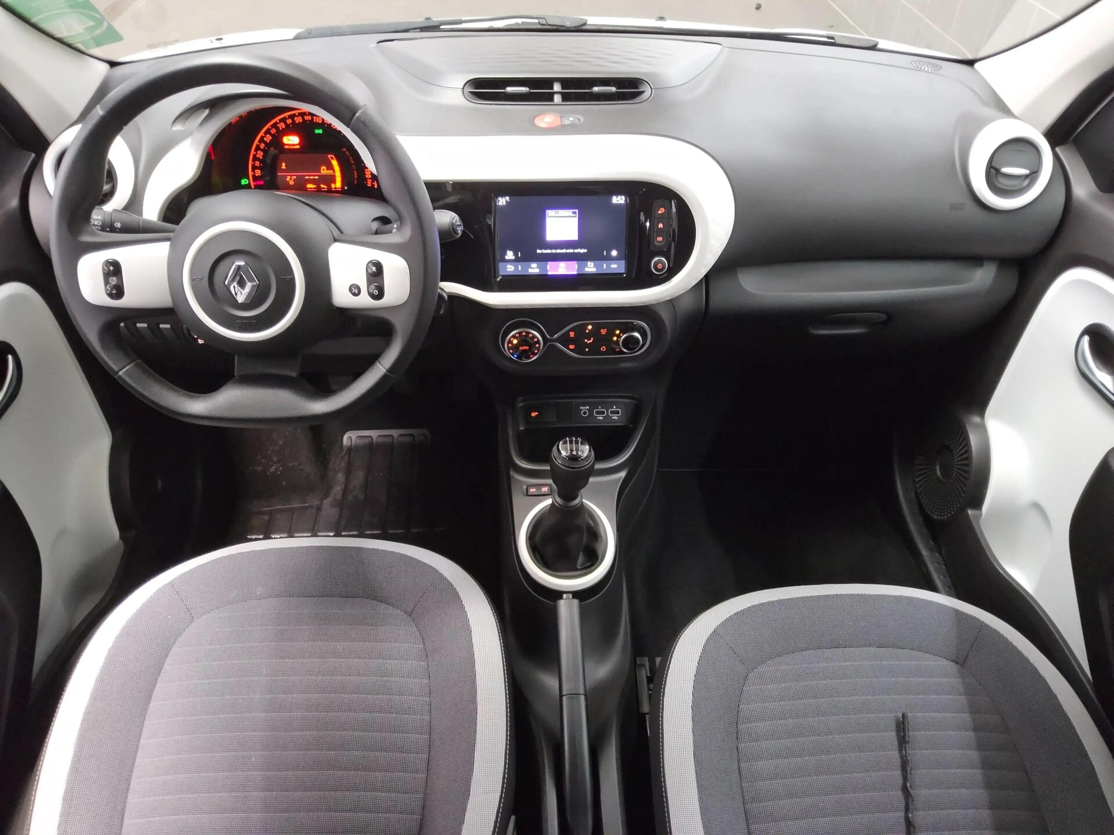 Renault Twingo TWINGO T-LEDER KLIMA RADIO BT USB DAB — photo 5