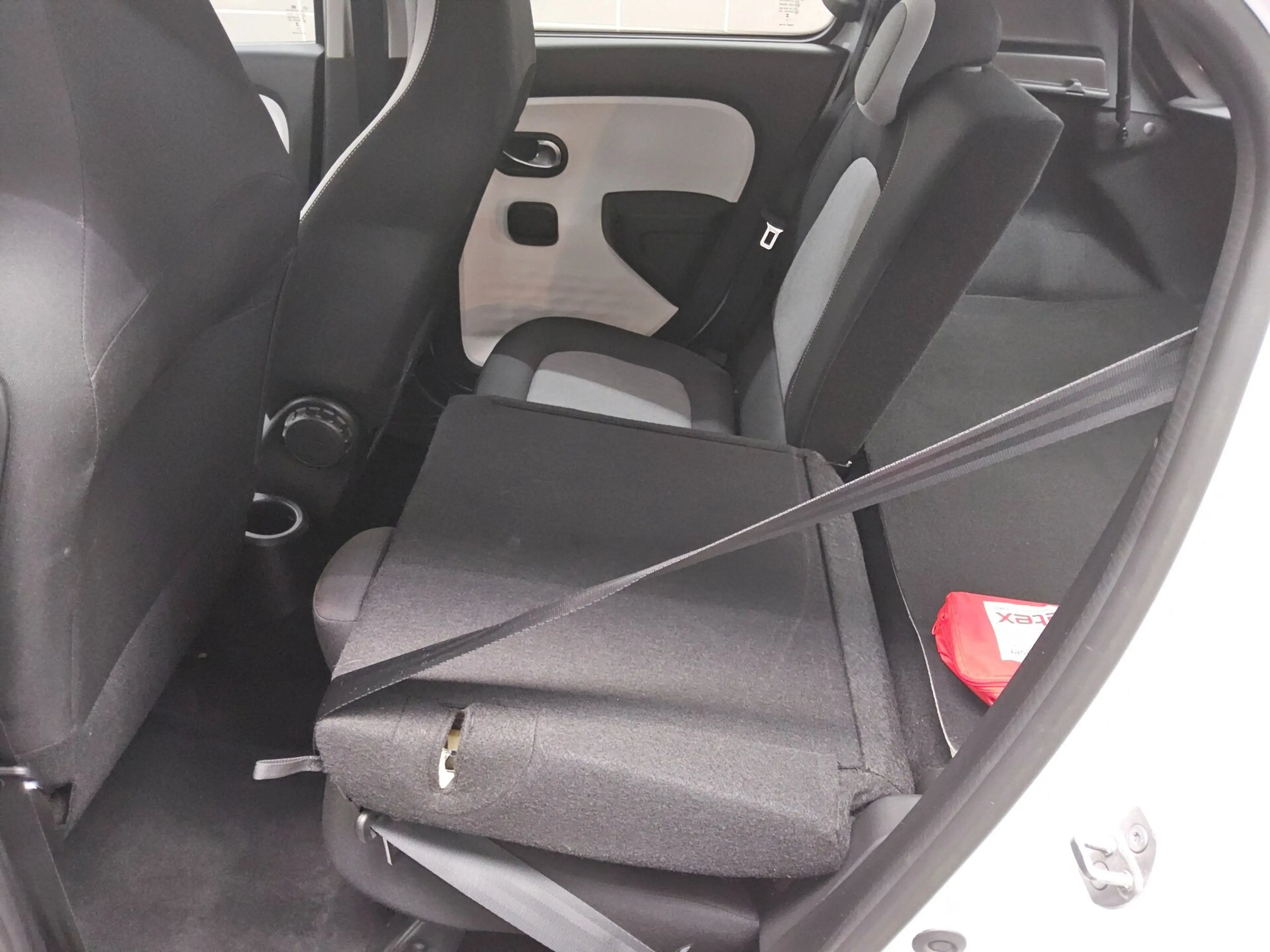 Renault Twingo TWINGO T-LEDER KLIMA RADIO BT USB DAB — photo 13