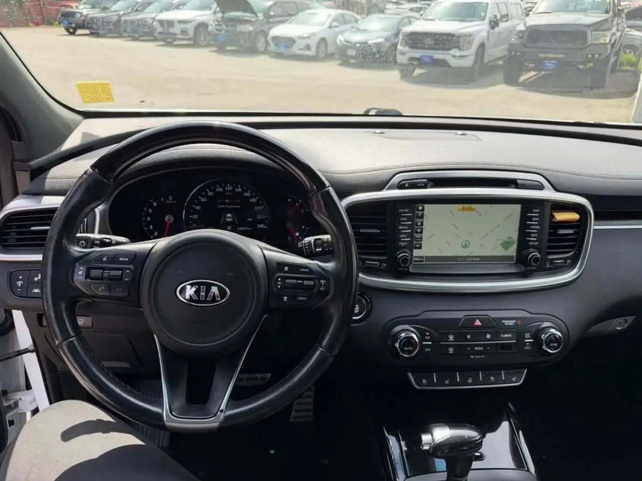 Kia Sorento снимка Kia Sorento