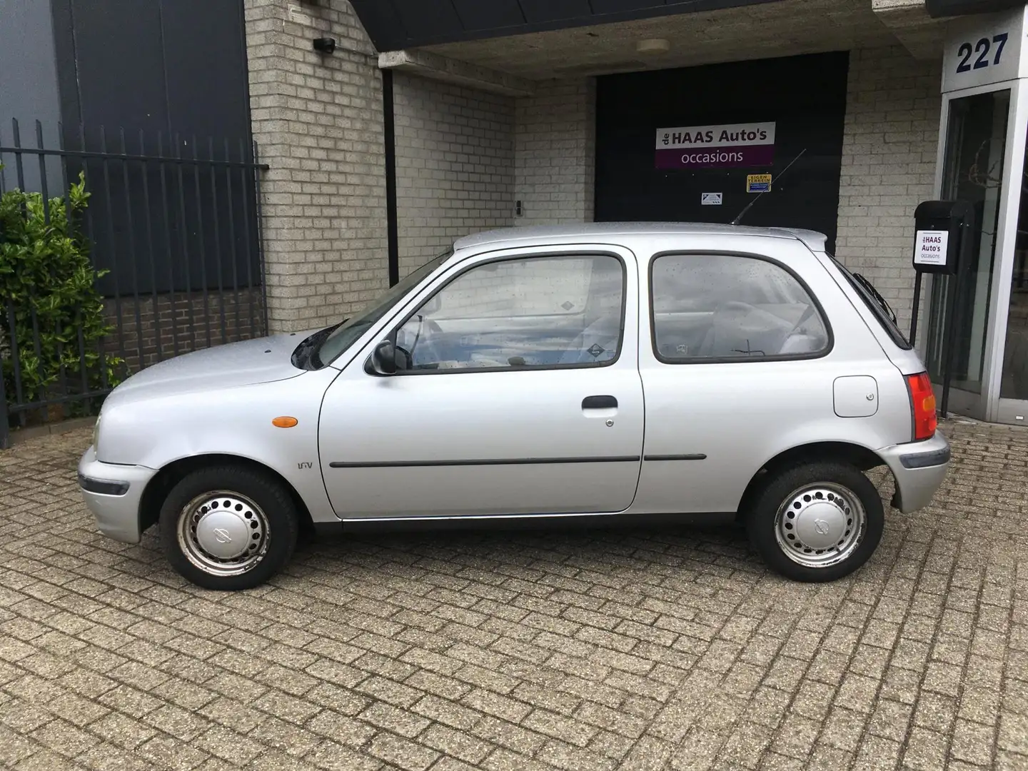 Nissan Micra 1.0 GL N-CVT / APK 17 NOVEMBER 2025 / AUTOMAAT / S Gris - 2