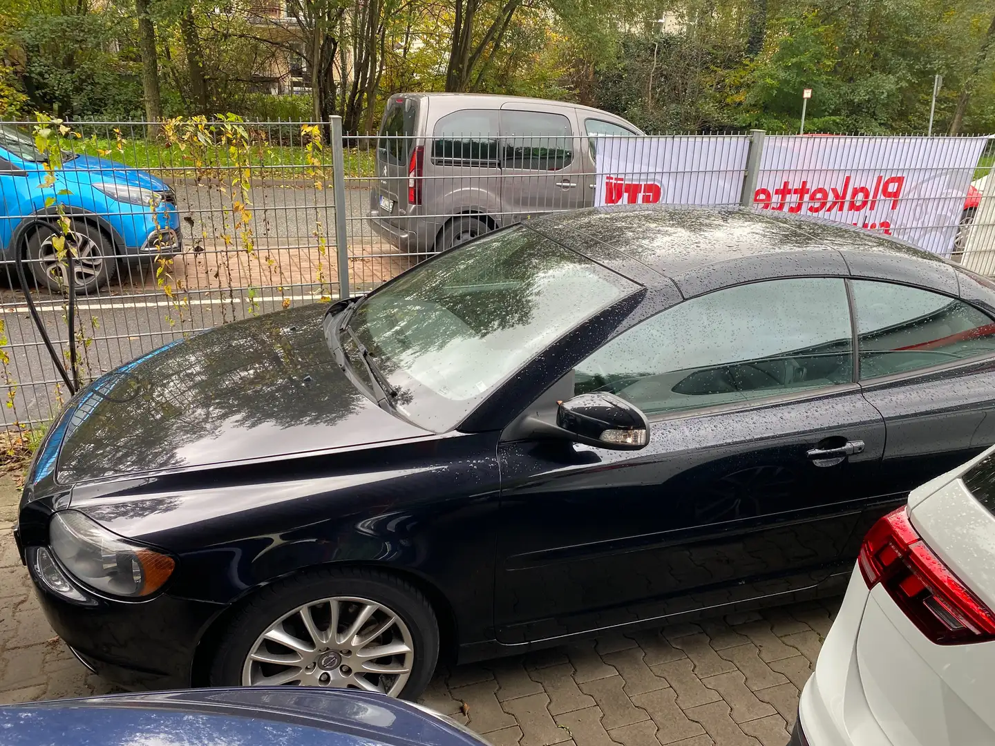 Volvo C70 2.0 D Momentum u-frei Tuv neu Leder SHZ PDC Schwarz - 2