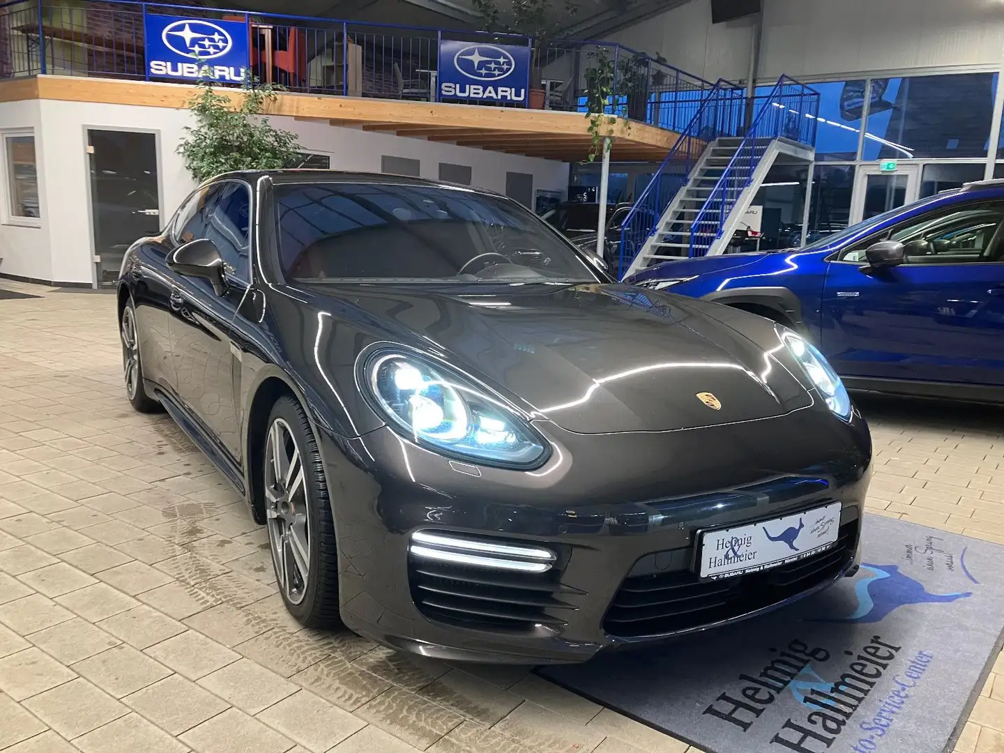Porsche Panamera Turbo 8 fach Chromo PCCB Surroundview S Šedá - 2