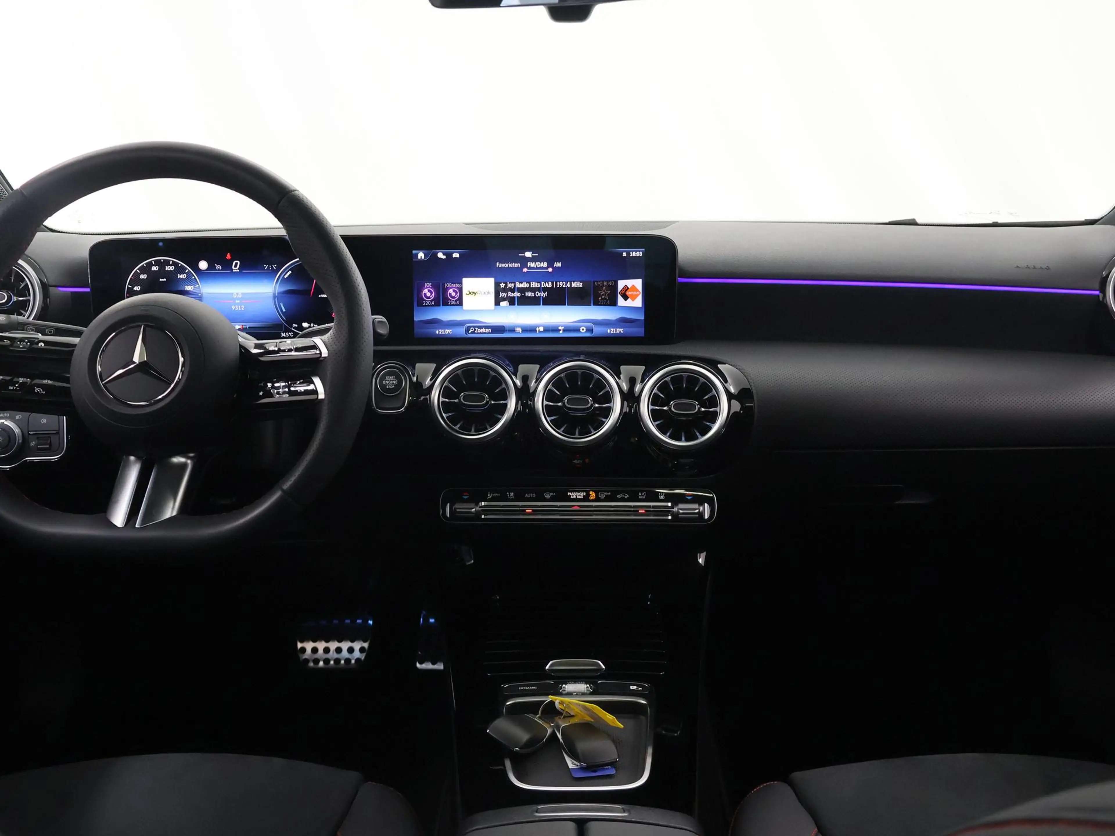 Mercedes-Benz A 250 250e Business Solution AMG | Panoramaschuifdak | H — photo 8