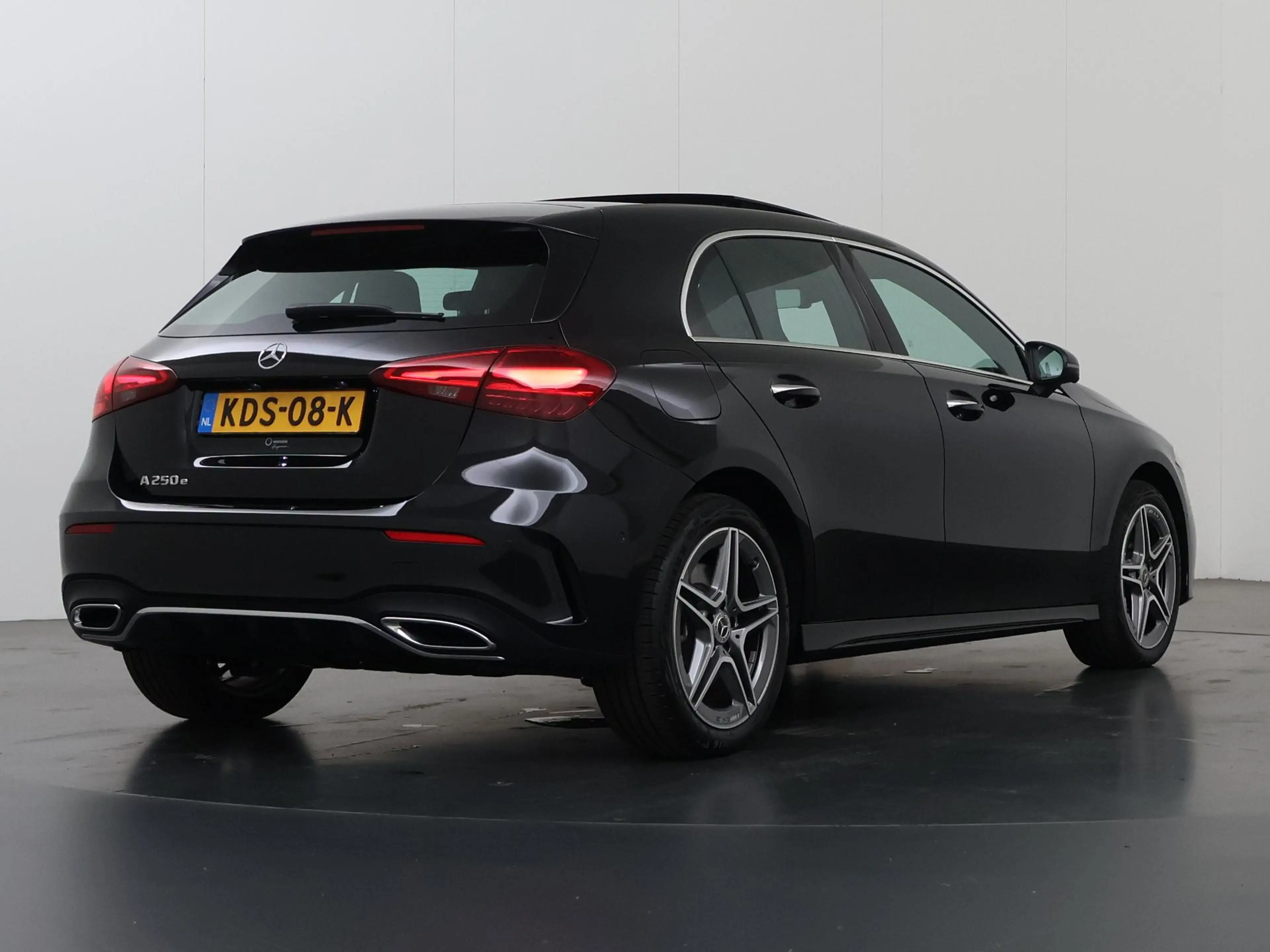 Mercedes-Benz A 250 250e Business Solution AMG | Panoramaschuifdak | H — photo 2
