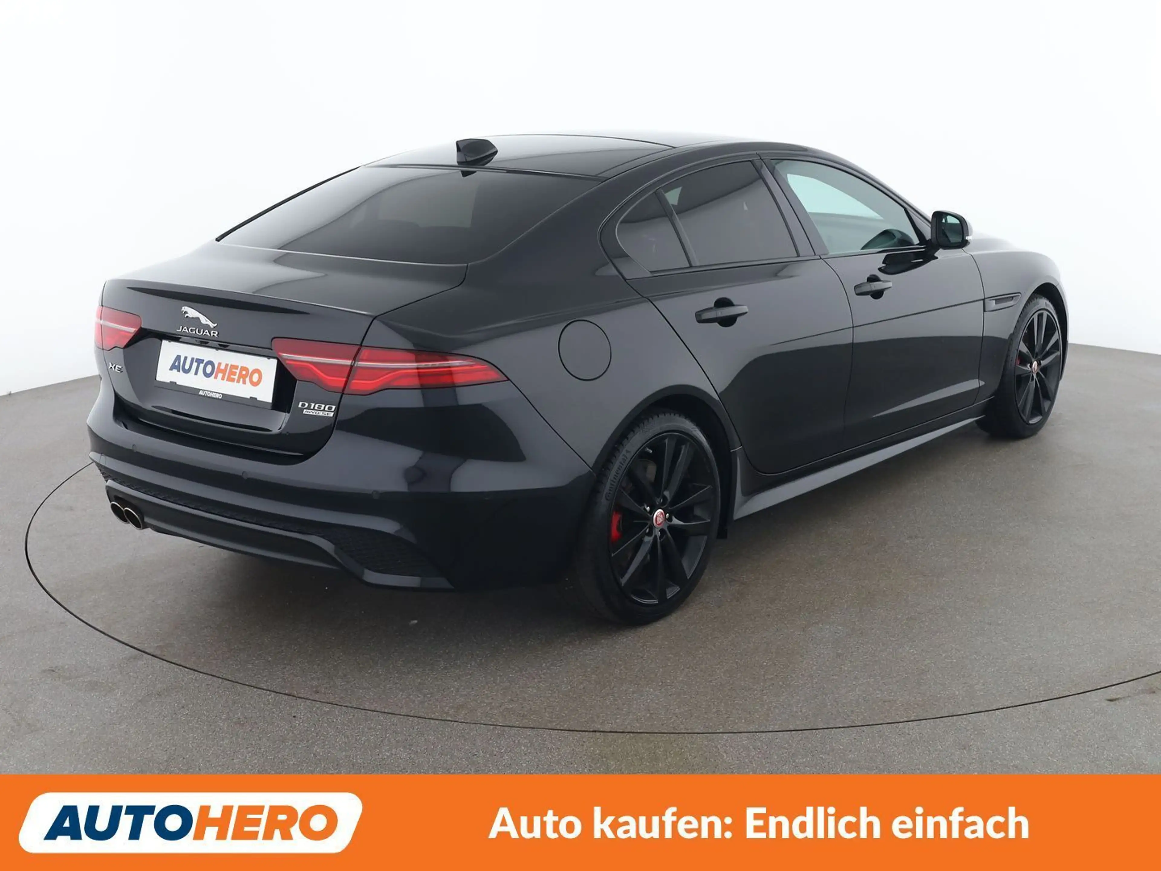 Jaguar XE D180 R-Dynamic SE AWD — photo 6