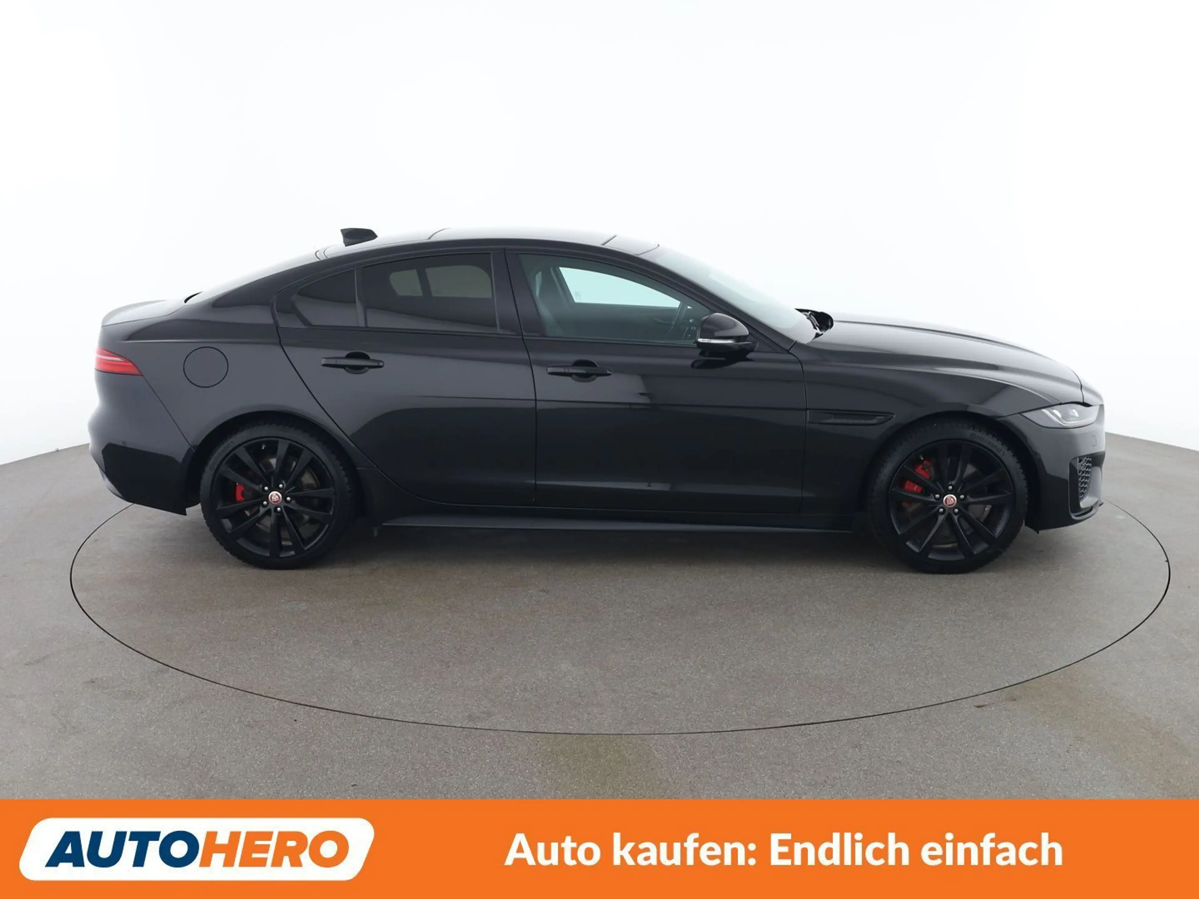 Jaguar XE D180 R-Dynamic SE AWD — photo 7