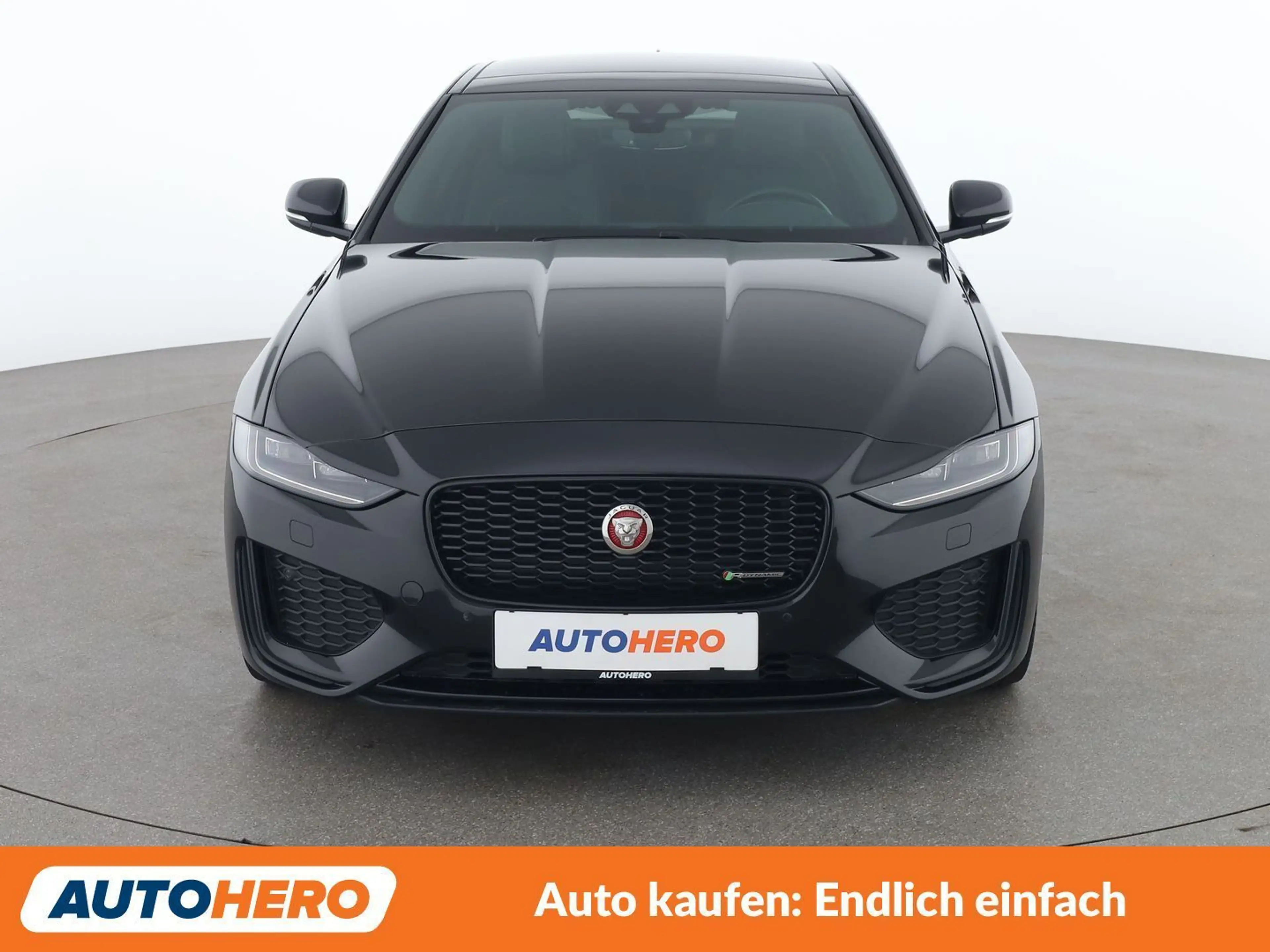 Jaguar XE D180 R-Dynamic SE AWD — photo 9