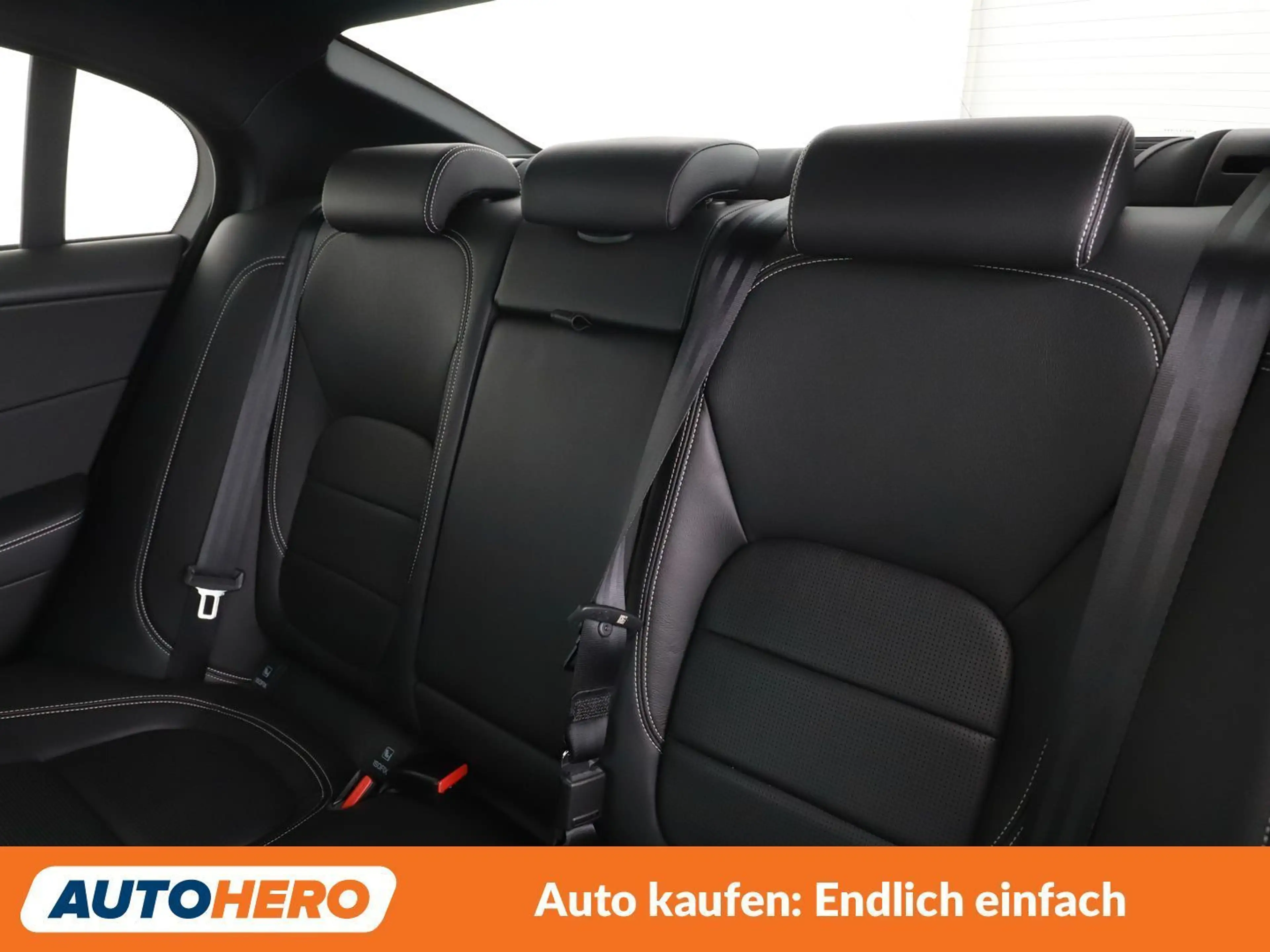 Jaguar XE D180 R-Dynamic SE AWD — photo 14
