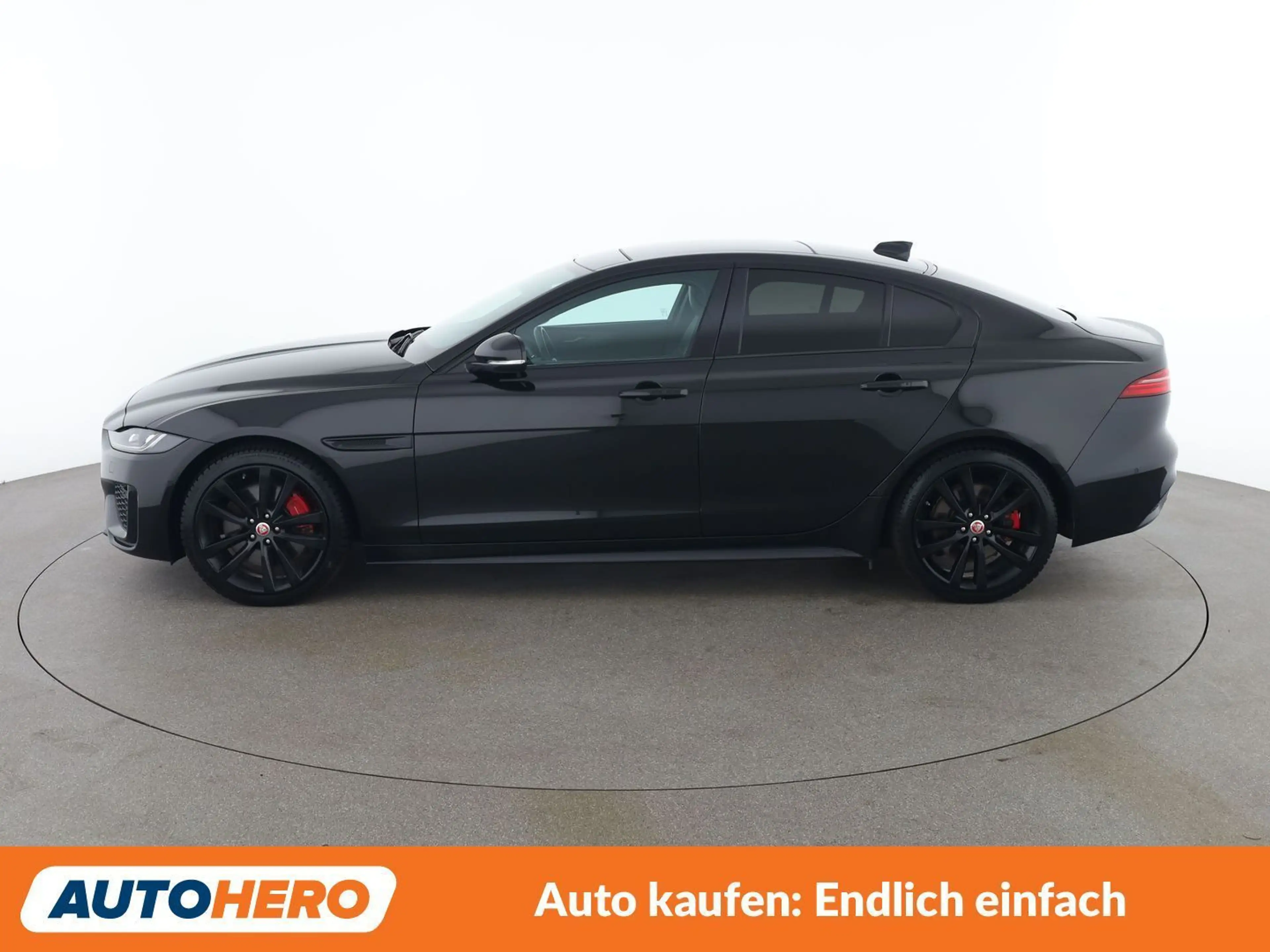 Jaguar XE D180 R-Dynamic SE AWD — photo 3